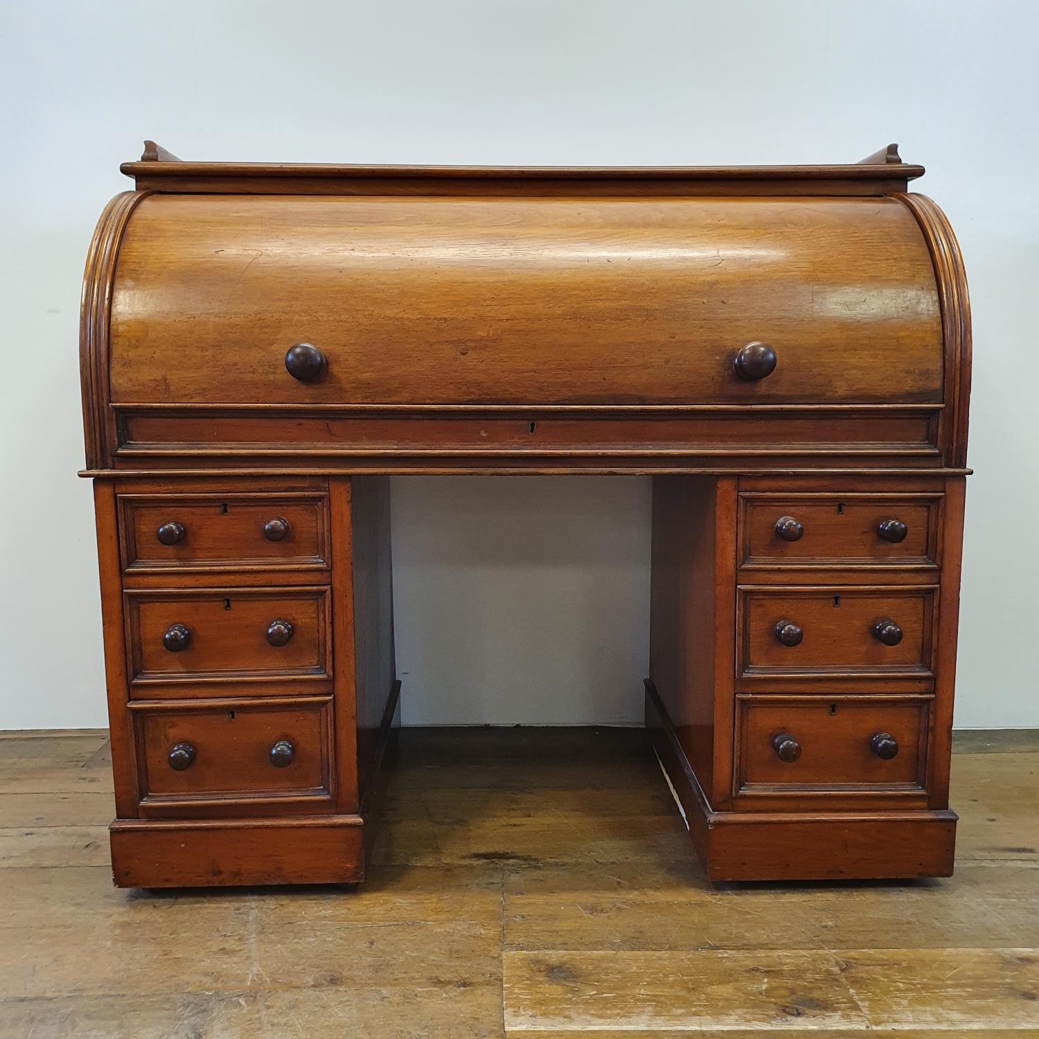 A 19th century mahogany cylinder desk, with a fitted interior, on a base with six drawers, 122 cm - Image 6 of 6