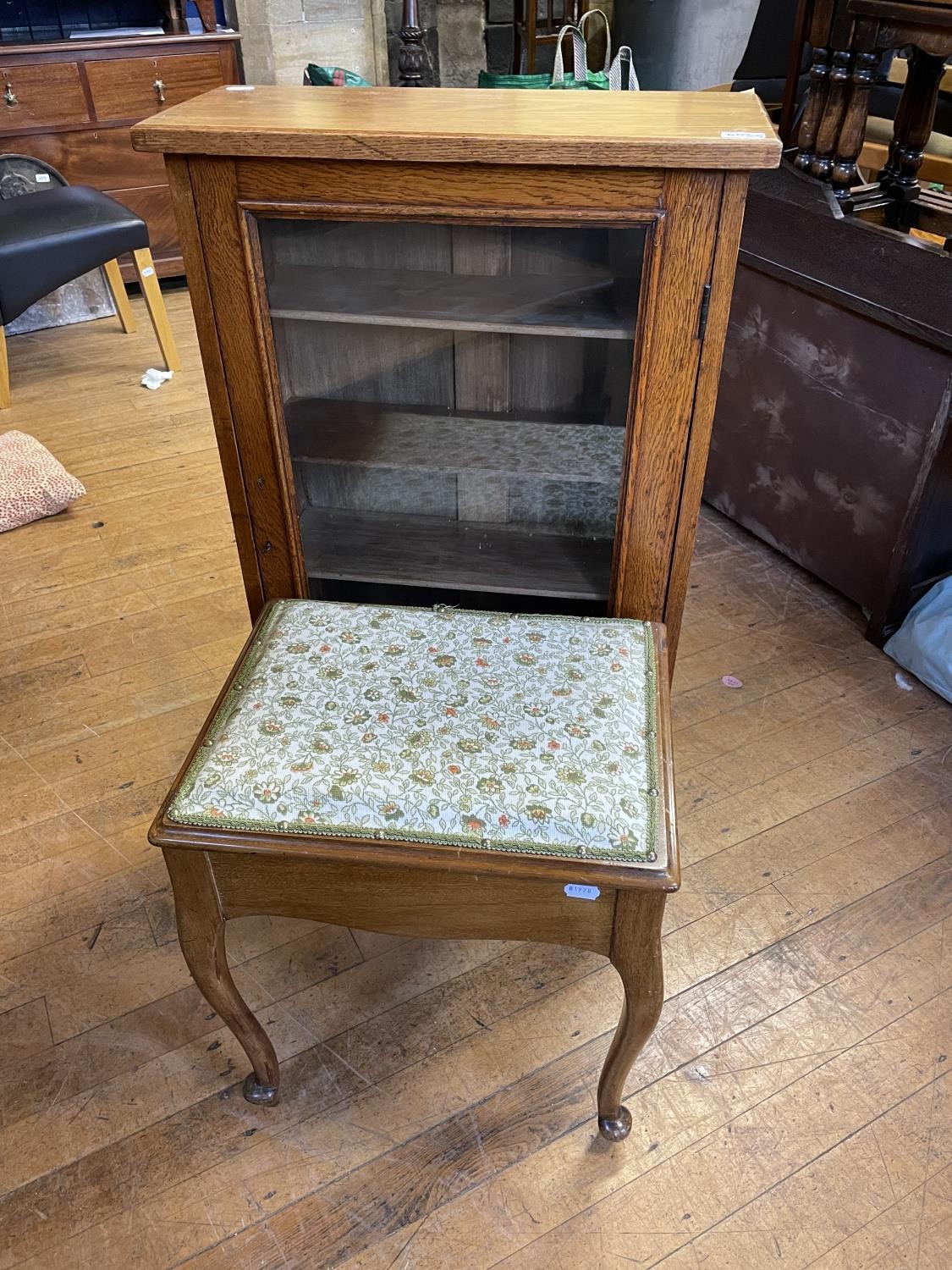 An oak glazed bookcase, 61 cm wide, two other bookcases, an oak drop leaf table, an oak tray, a - Bild 2 aus 3