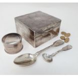 A pair of 9ct gold cufflinks, 6.6 g, a silver cigarette box, a napkin ring, a teaspoon and a salt