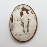 A cameo, decorated three figures, in a yellow metal mount, 6 x 5 cm