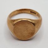 A 9ct gold signet ring, 10.7 g, ring size T