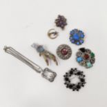 A rabbit's foot brooch, and assorted costume jewellery (qty)