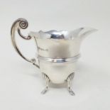 An Edward VII silver cream jug, Birmingham 1915, 3.3 ozt Provenance: From a large single owner