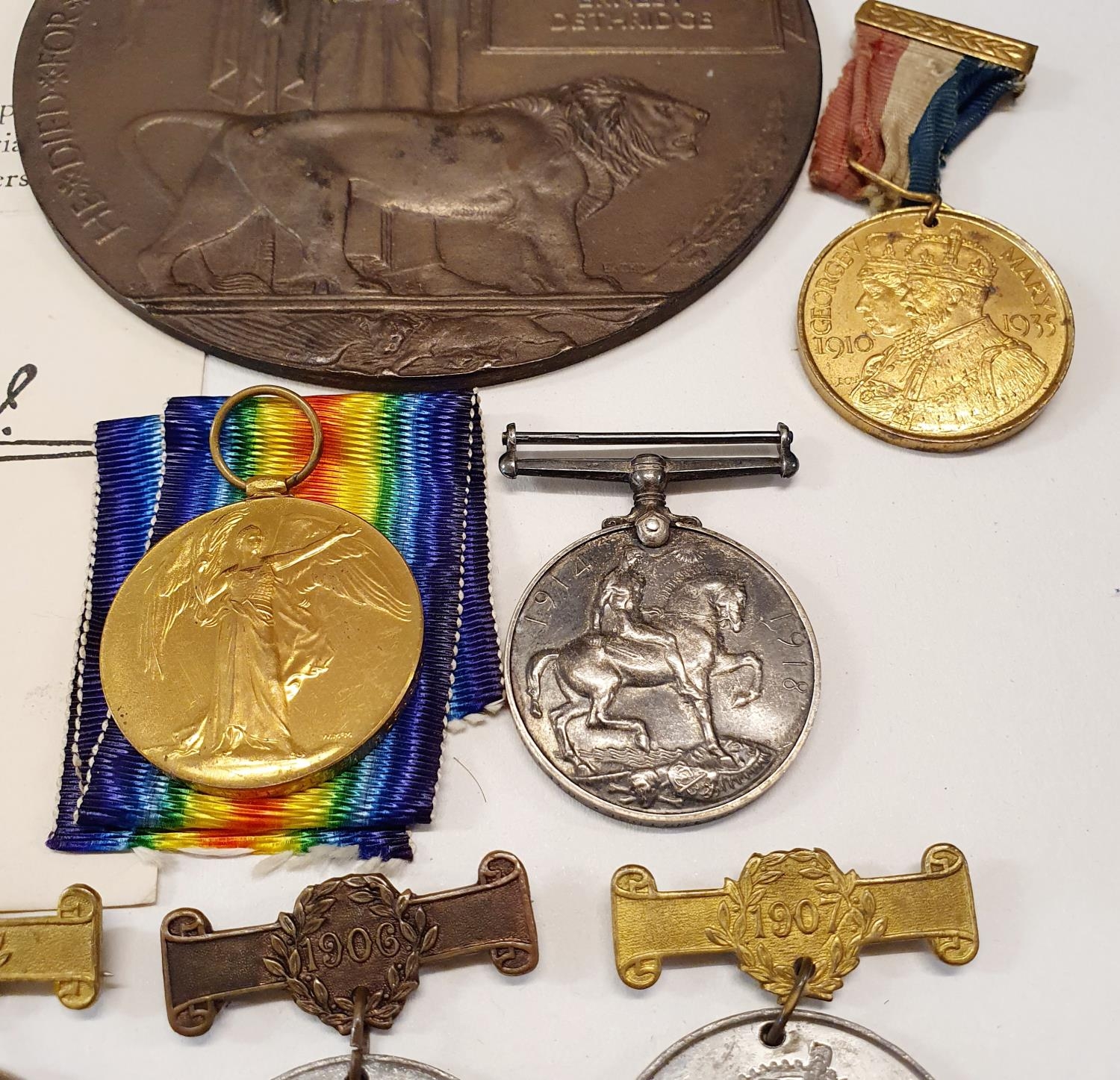 A 1914 Star trio, awarded to 5-104 Pte W Dethridge 1/Rifle Brigade, with his WWI bronze death - Bild 4 aus 4