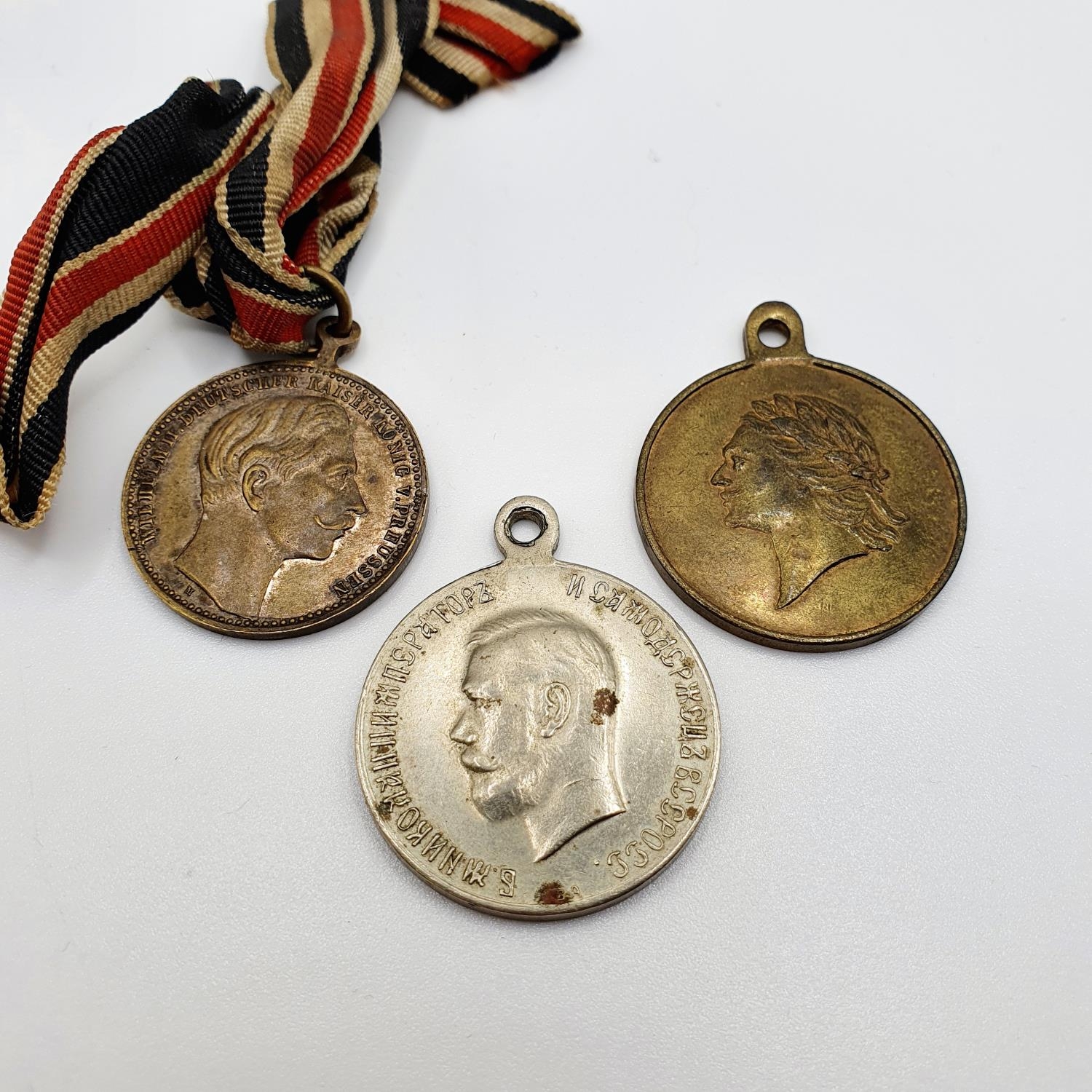 A Russian medallion, a German medallion, and another medallion (3) Provenance: From a collection - Bild 2 aus 2