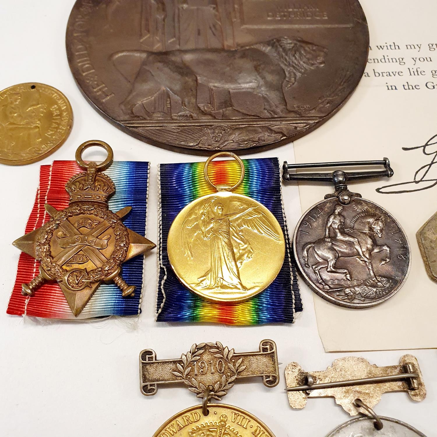 A 1914 Star trio, awarded to 5-104 Pte W Dethridge 1/Rifle Brigade, with his WWI bronze death - Bild 3 aus 4