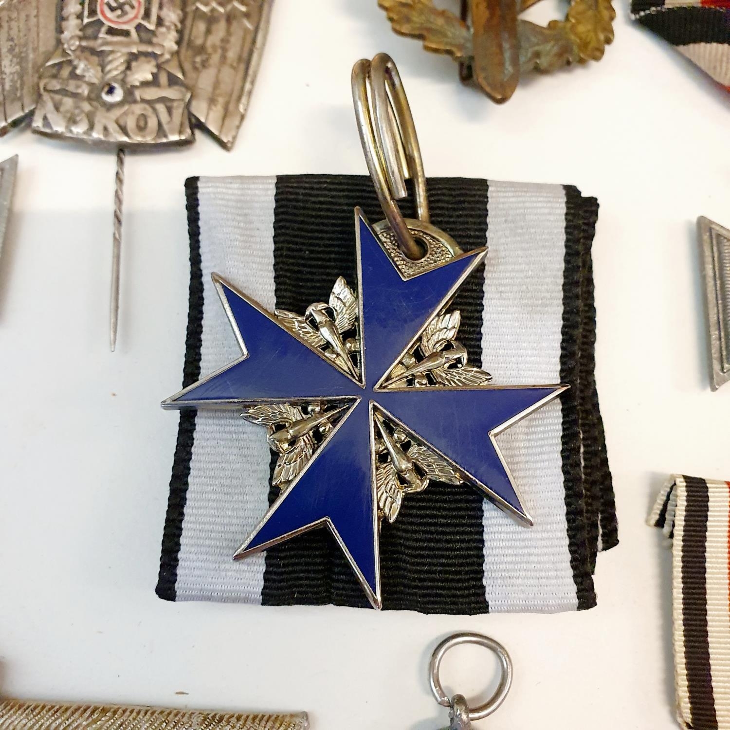 Assorted German WWII and later items of militaria - Image 3 of 4