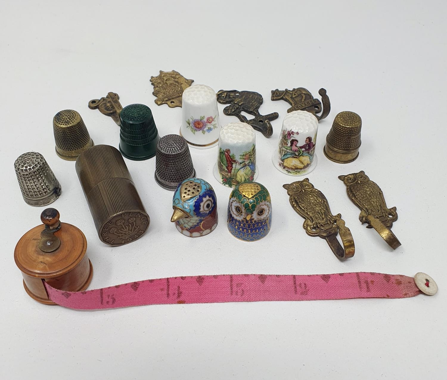 ***Regretfully Withdrawn***A miniature tape measure, and assorted thimbles (qty) - Image 2 of 3