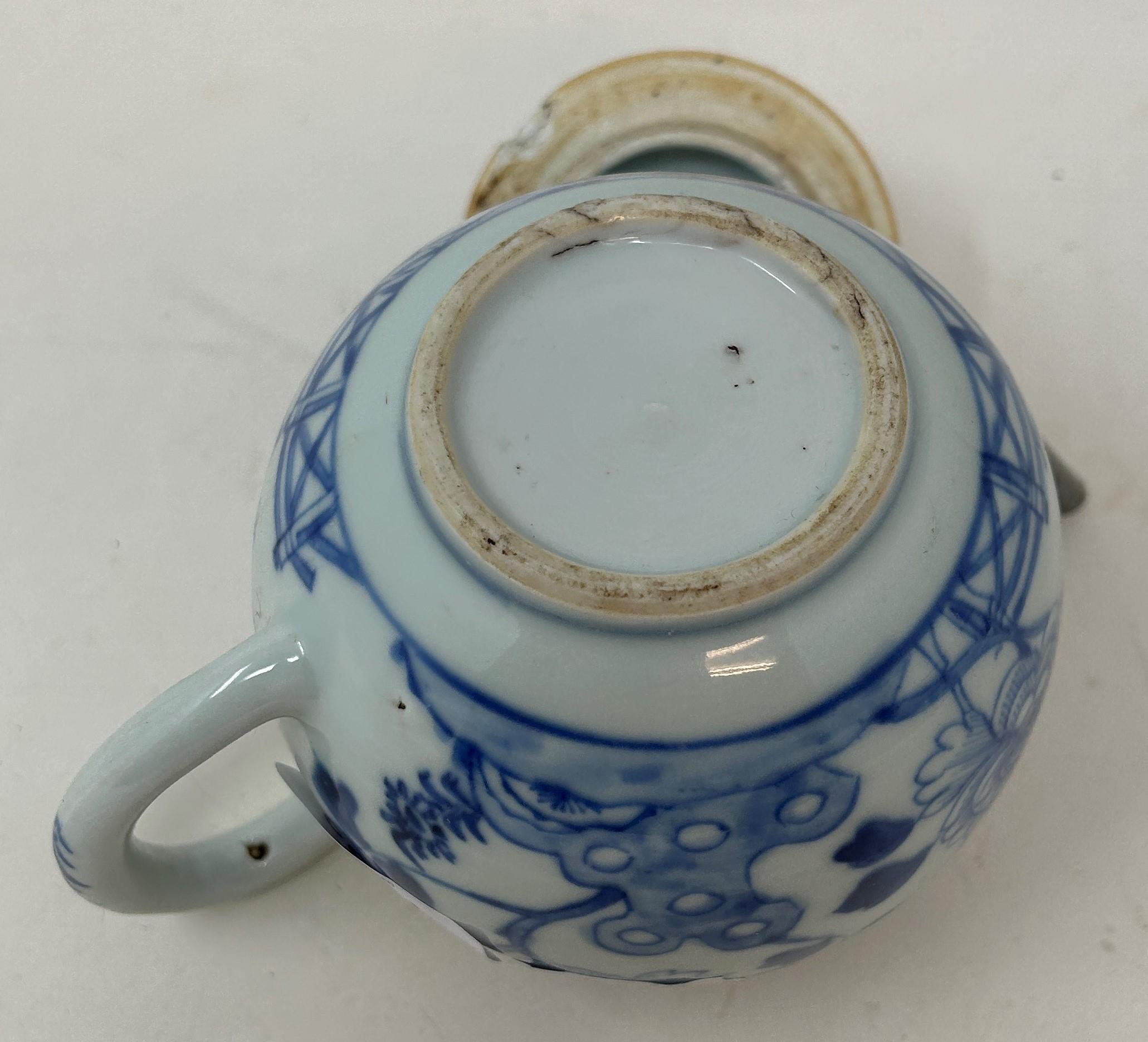 A Chinese porcelain teapot and cover, with floral decoration in underglaze blue, 13.5 cm high - Image 3 of 3