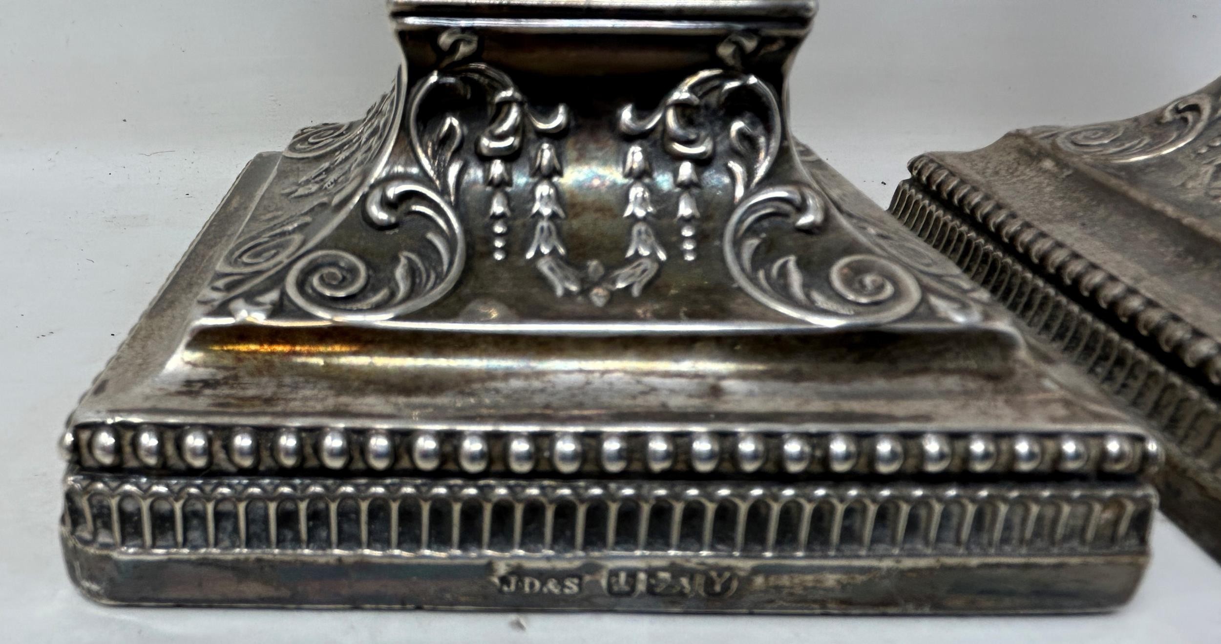 A pair of George V silver candlesticks, in the form of Corinthian columns, bases filled, 17 cm - Image 3 of 3