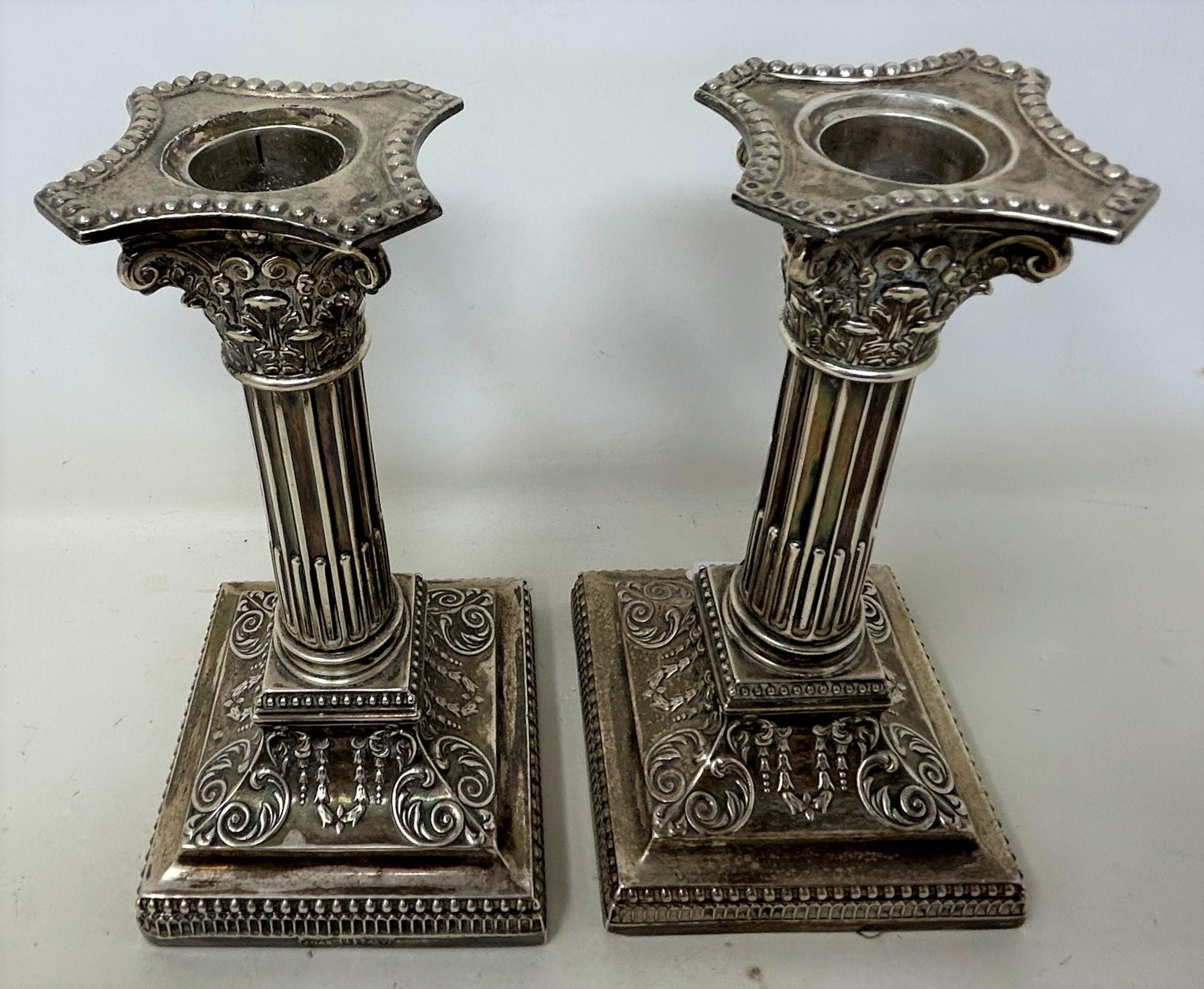 A pair of George V silver candlesticks, in the form of Corinthian columns, bases filled, 17 cm - Image 2 of 3