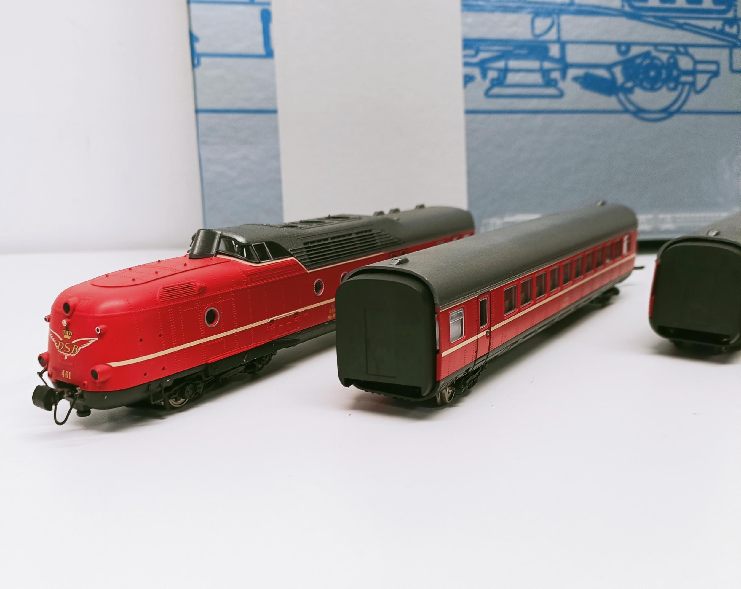 A Roco HO gauge four car set, No 63060, boxed Provenance: From a vast single owner collection of - Image 3 of 5