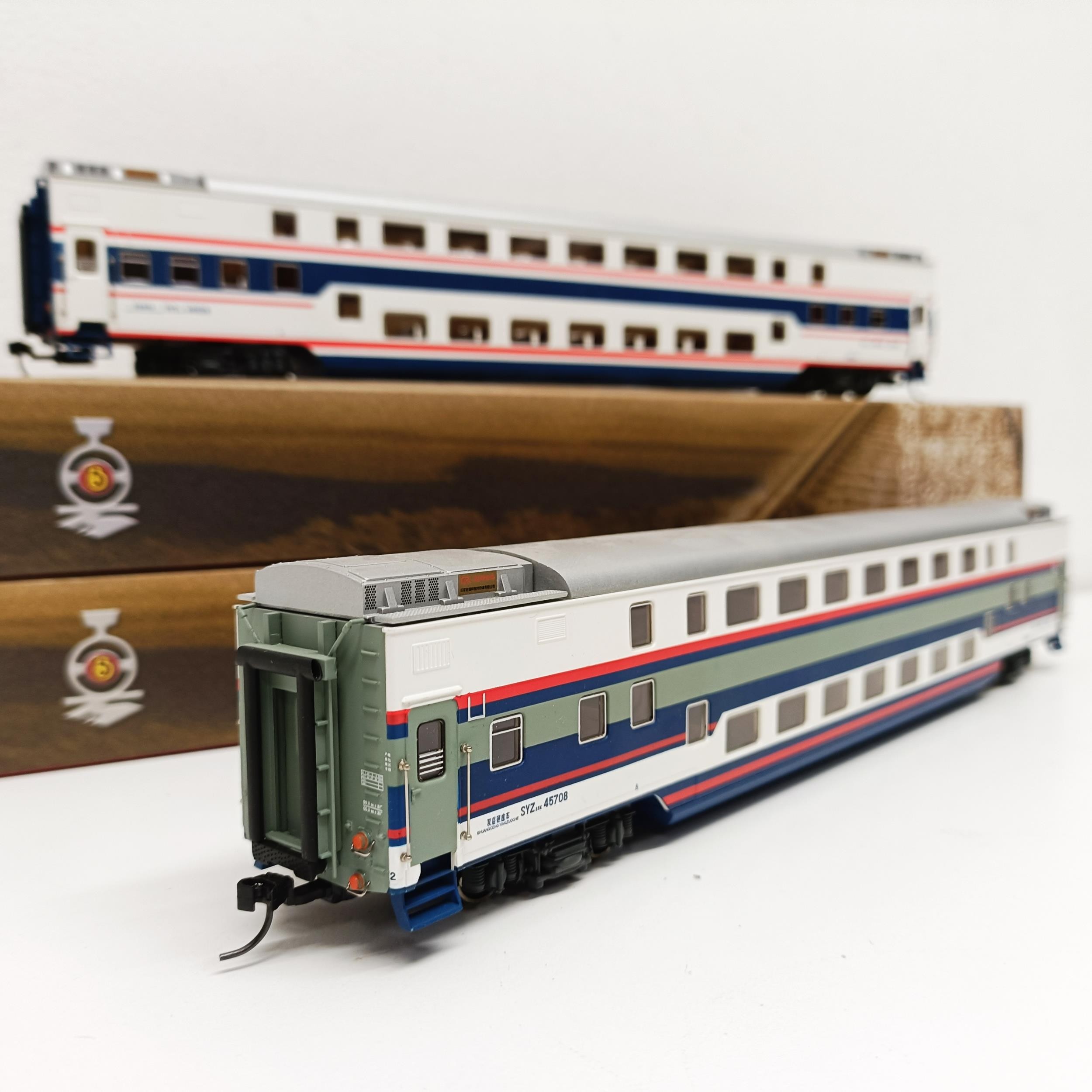 A Chinese HO gauge two car carriage set, (2) (box) Provenance: From a vast single owner collection - Image 2 of 5