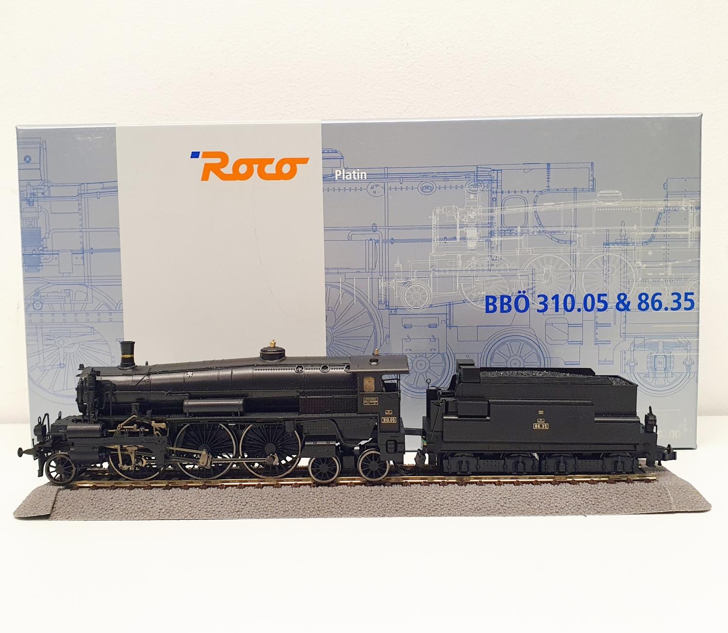 A Roco HO gauge 2-6-4 locomotive and tender, No 63312, boxed Provenance: From a vast single owner - Bild 2 aus 2