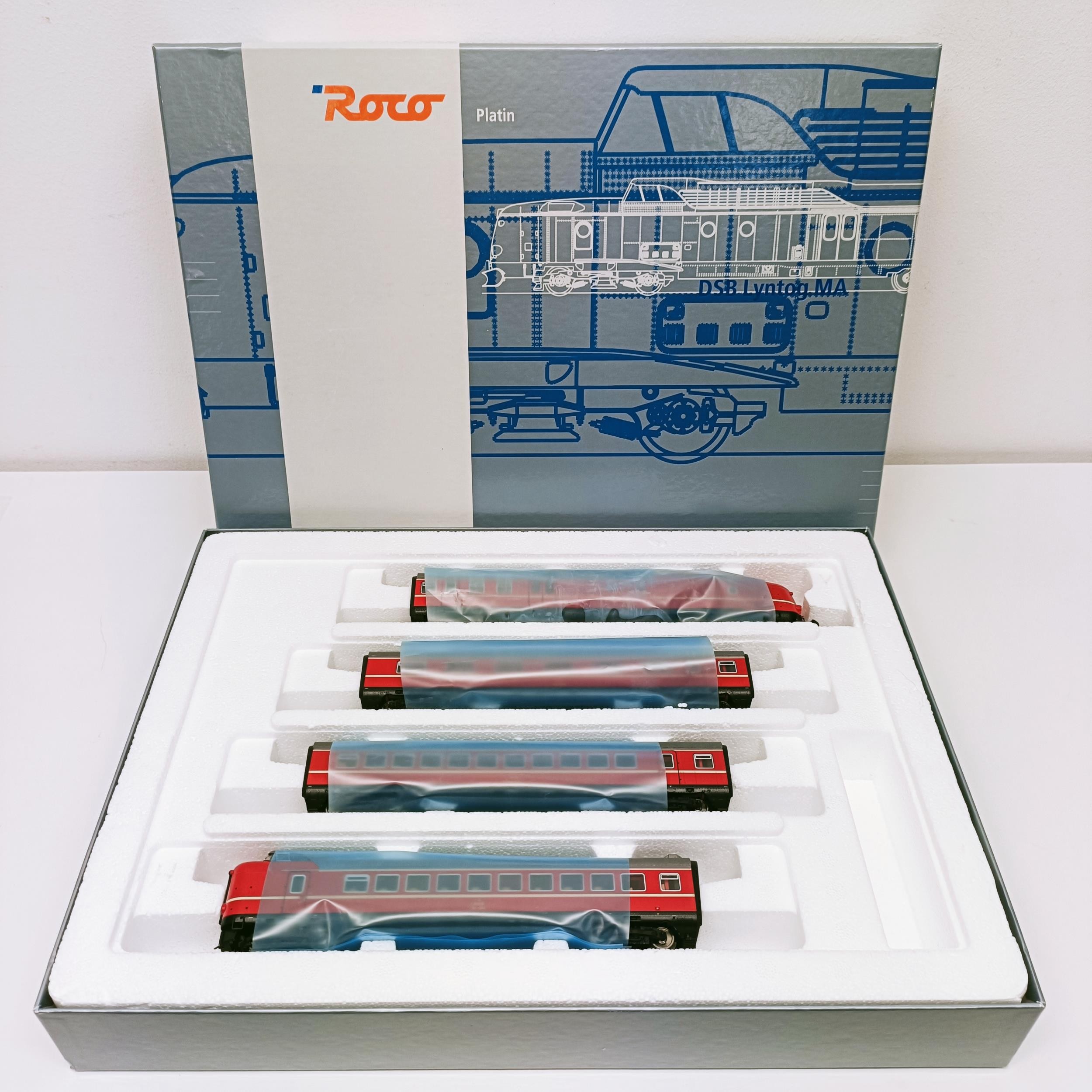 A Roco HO gauge four car set, No 63060, boxed Provenance: From a vast single owner collection of - Bild 3 aus 4