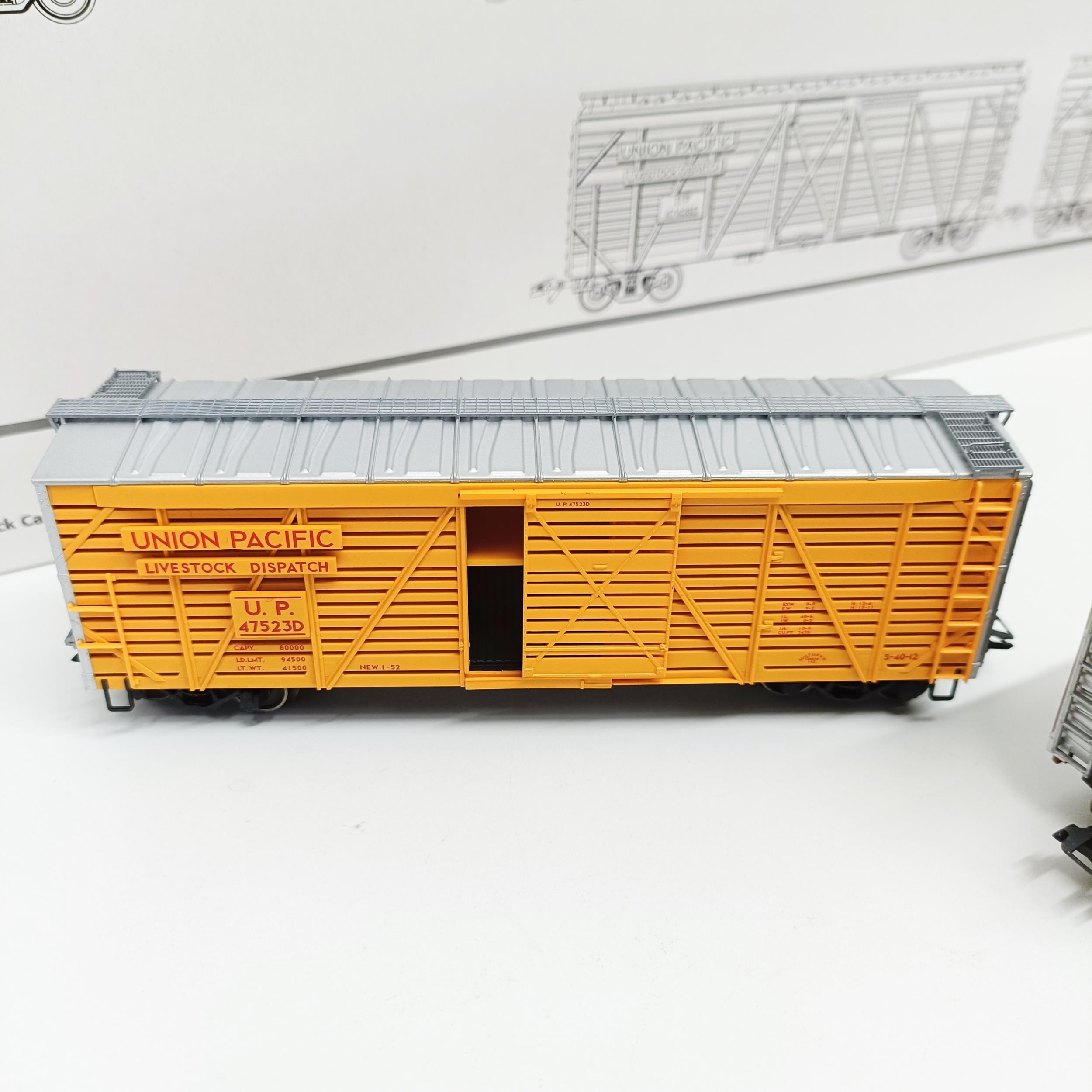 A Marklin HO gauge three carriage set, No 45690, boxed Provenance: From a vast single owner - Image 3 of 6