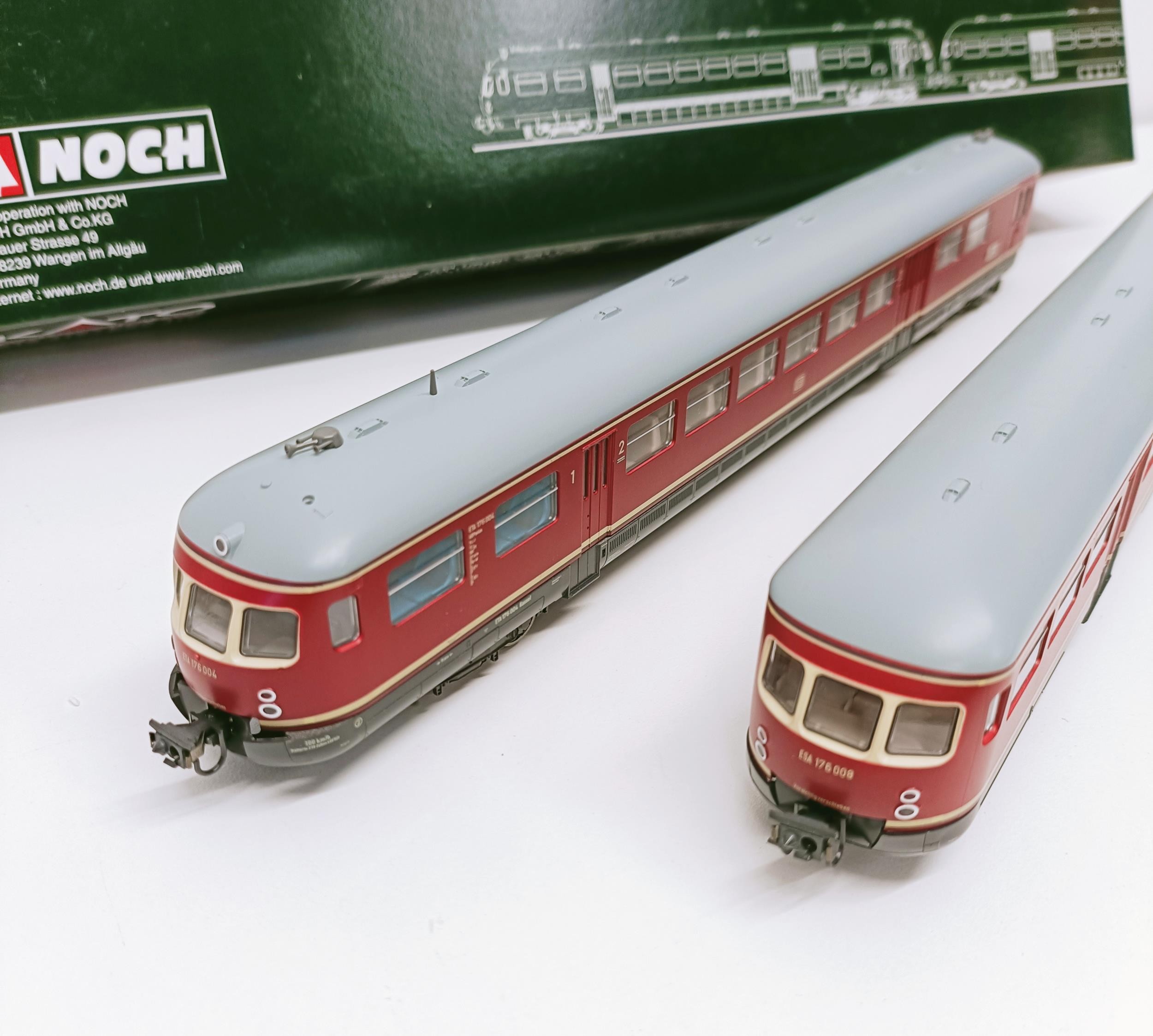 A Kato HO gauge two car train set, No 73326, boxed Provenance: From a vast single owner collection - Image 4 of 7