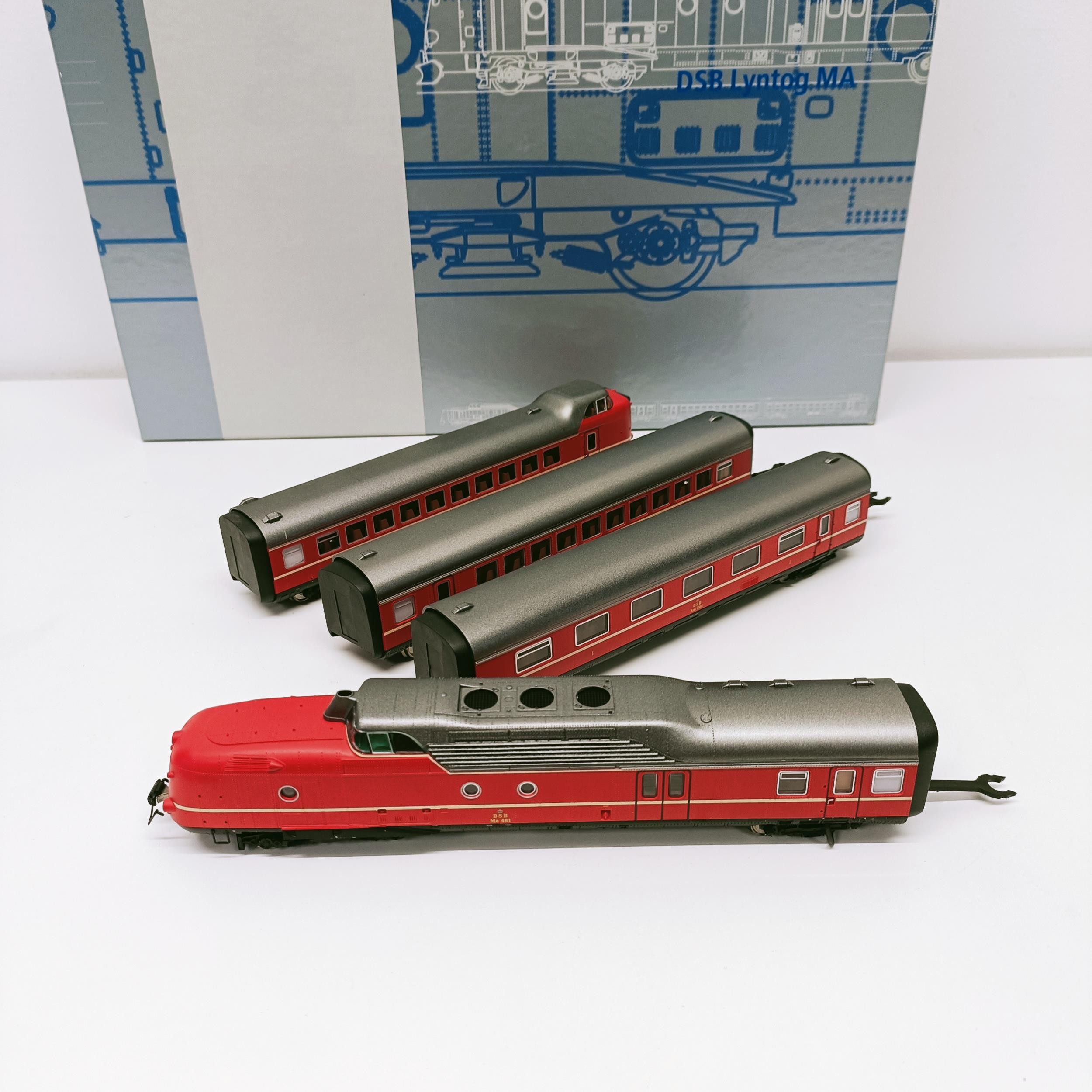 A Roco HO gauge four car set, No 63060, boxed Provenance: From a vast single owner collection of