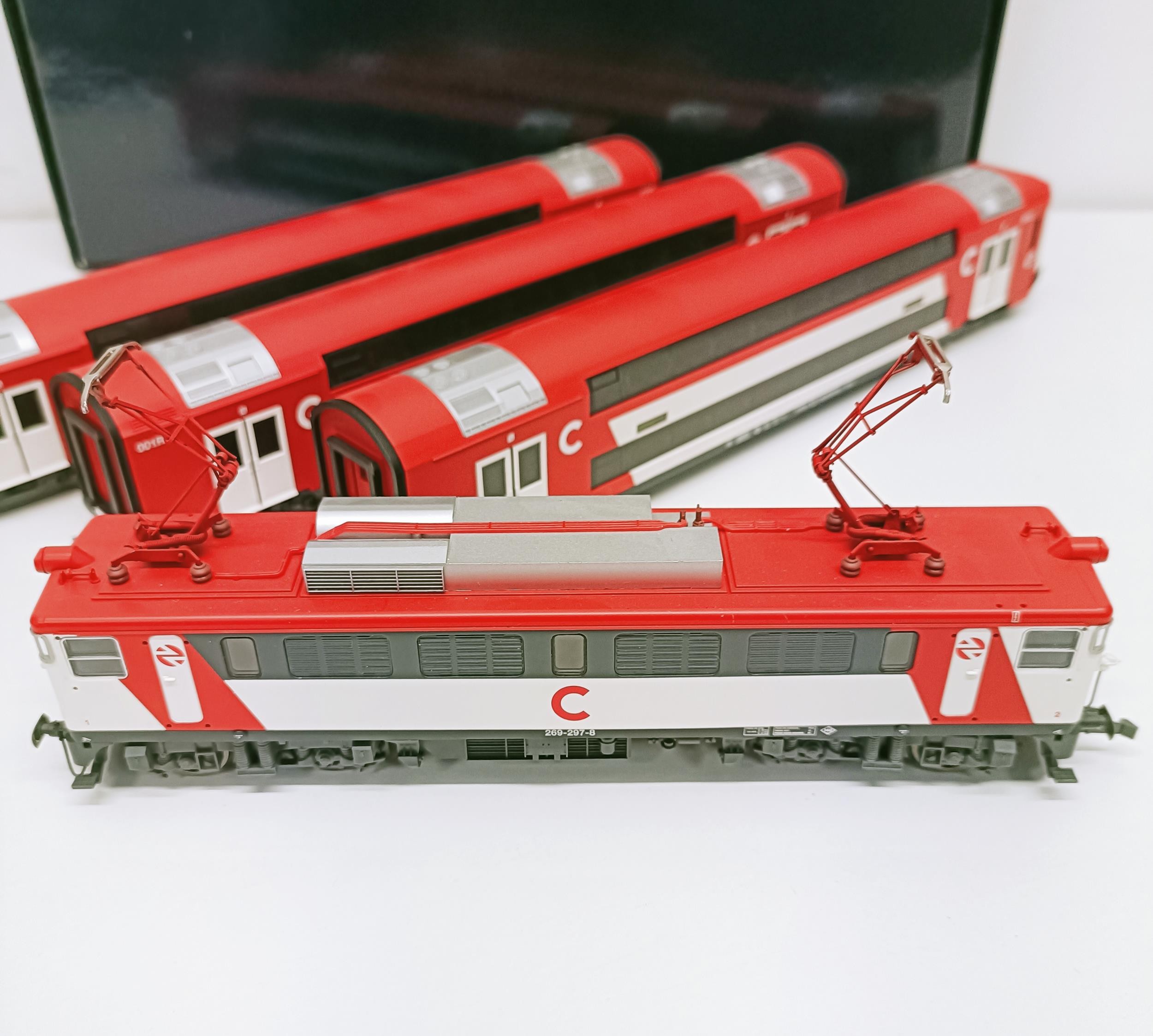An Electrotren HO gauge four car train set, No 3450, boxed Provenance: From a vast single owner - Image 2 of 6