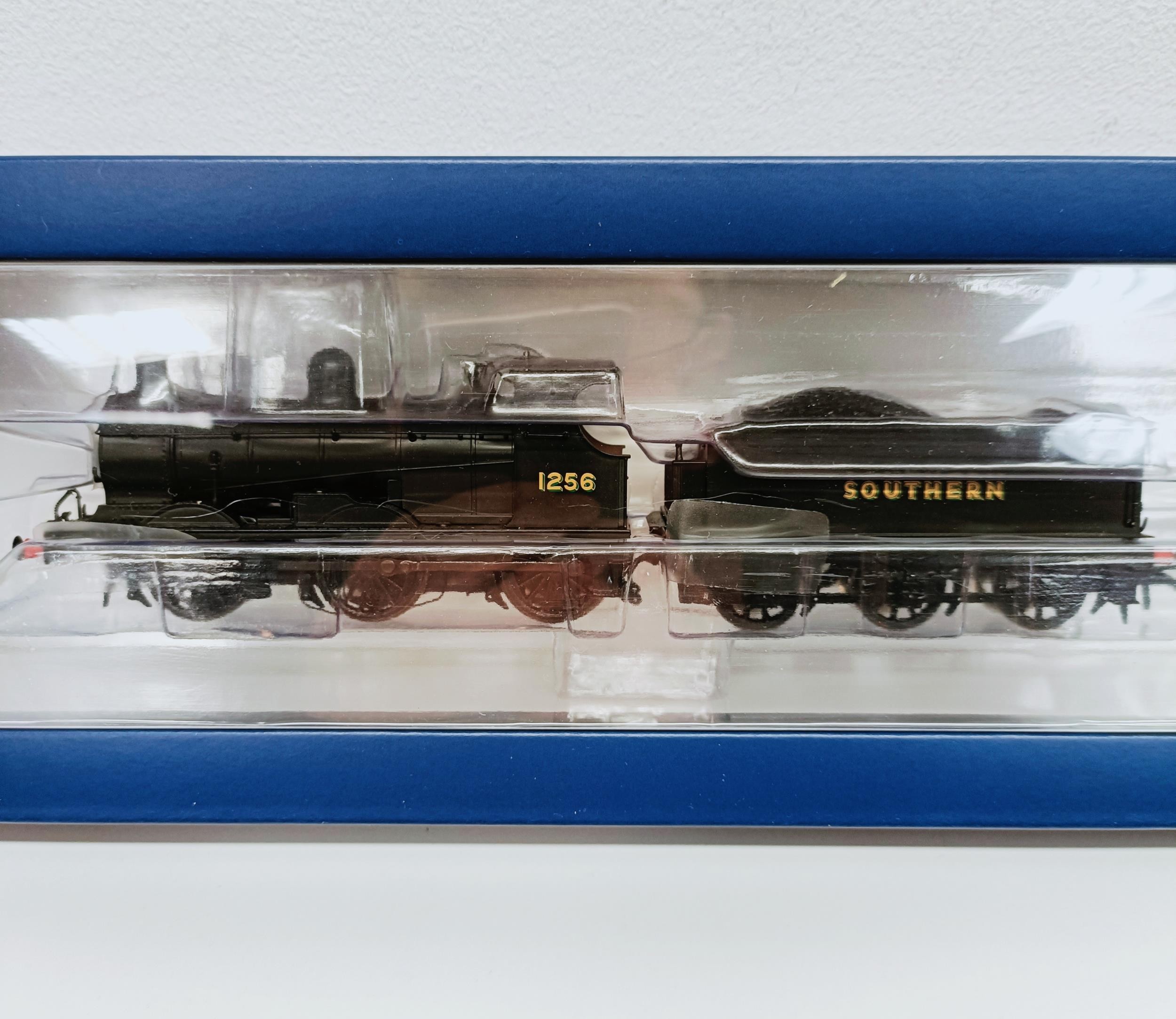 A Bachmann OO gauge 0-6-0 locomotive and tender, No 31-461, boxed Provenance: From a vast single - Image 3 of 4