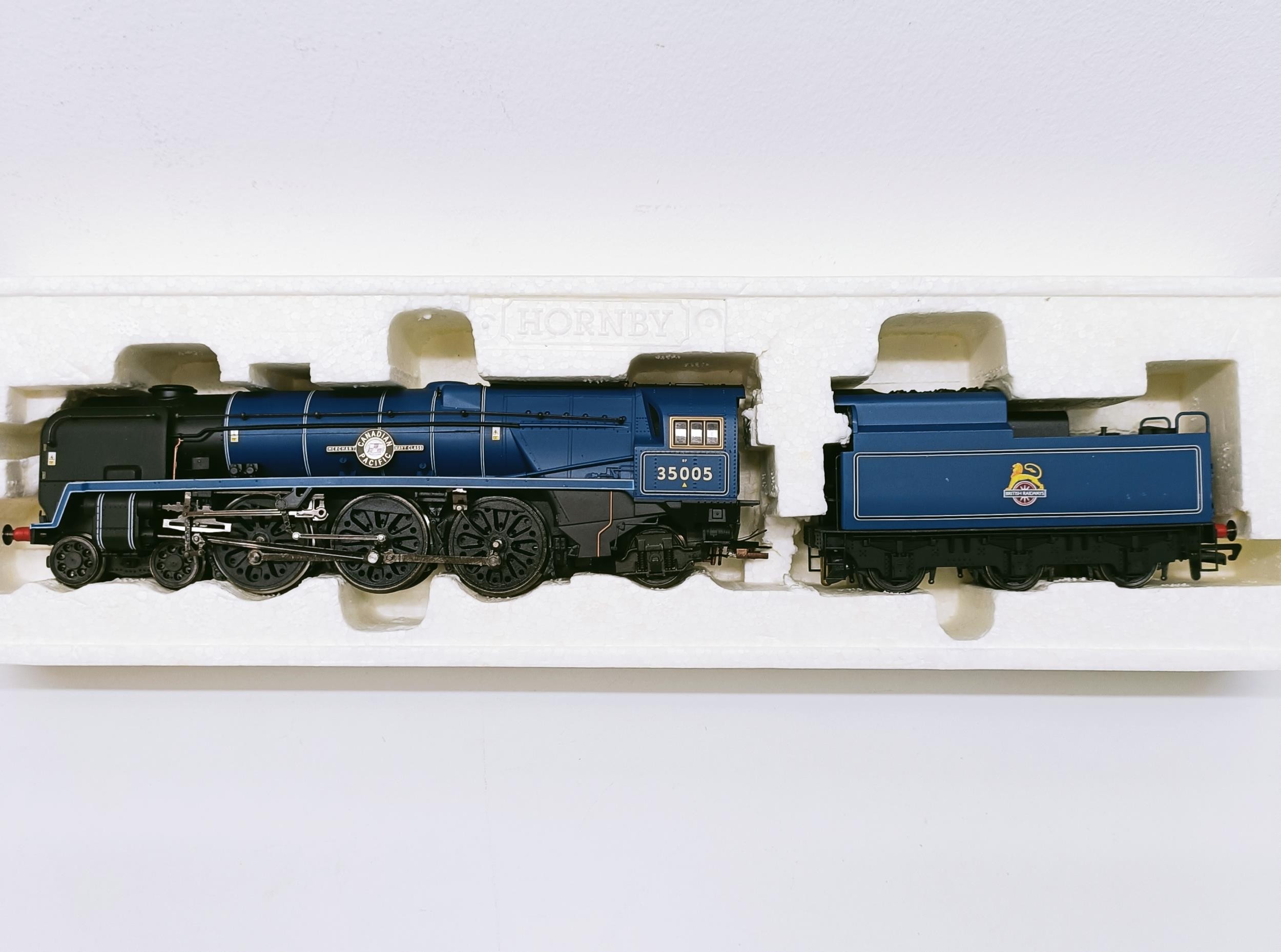 A Hornby OO gauge 4-6-2 locomotive and tender, No R2171-LN03, boxed Provenance: From a vast single - Image 2 of 3