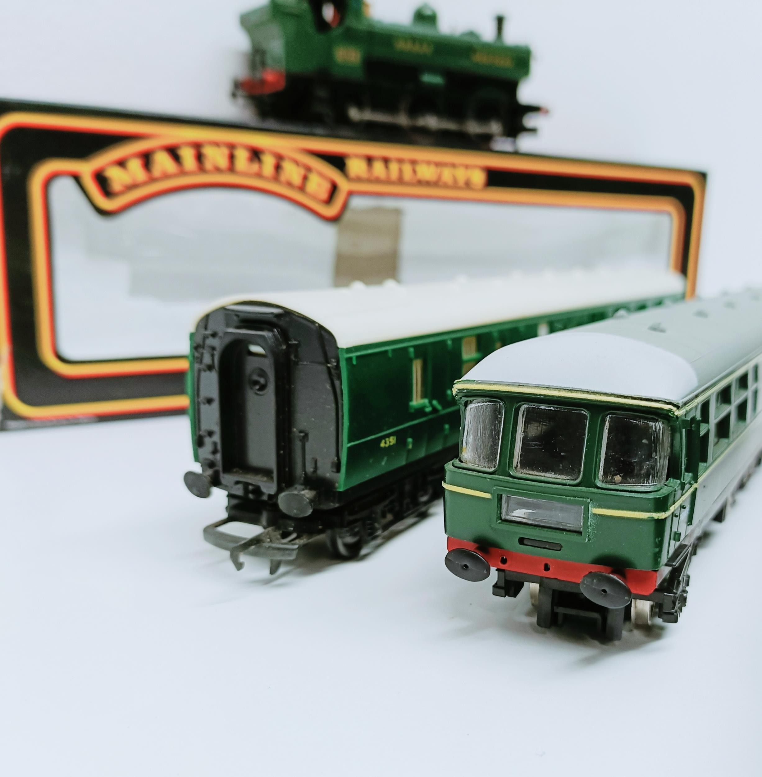 A Mainline Railways OO gauge 0-6-0 locomotive, lacking tender, No 37-058, boxed, a two car train - Image 4 of 10
