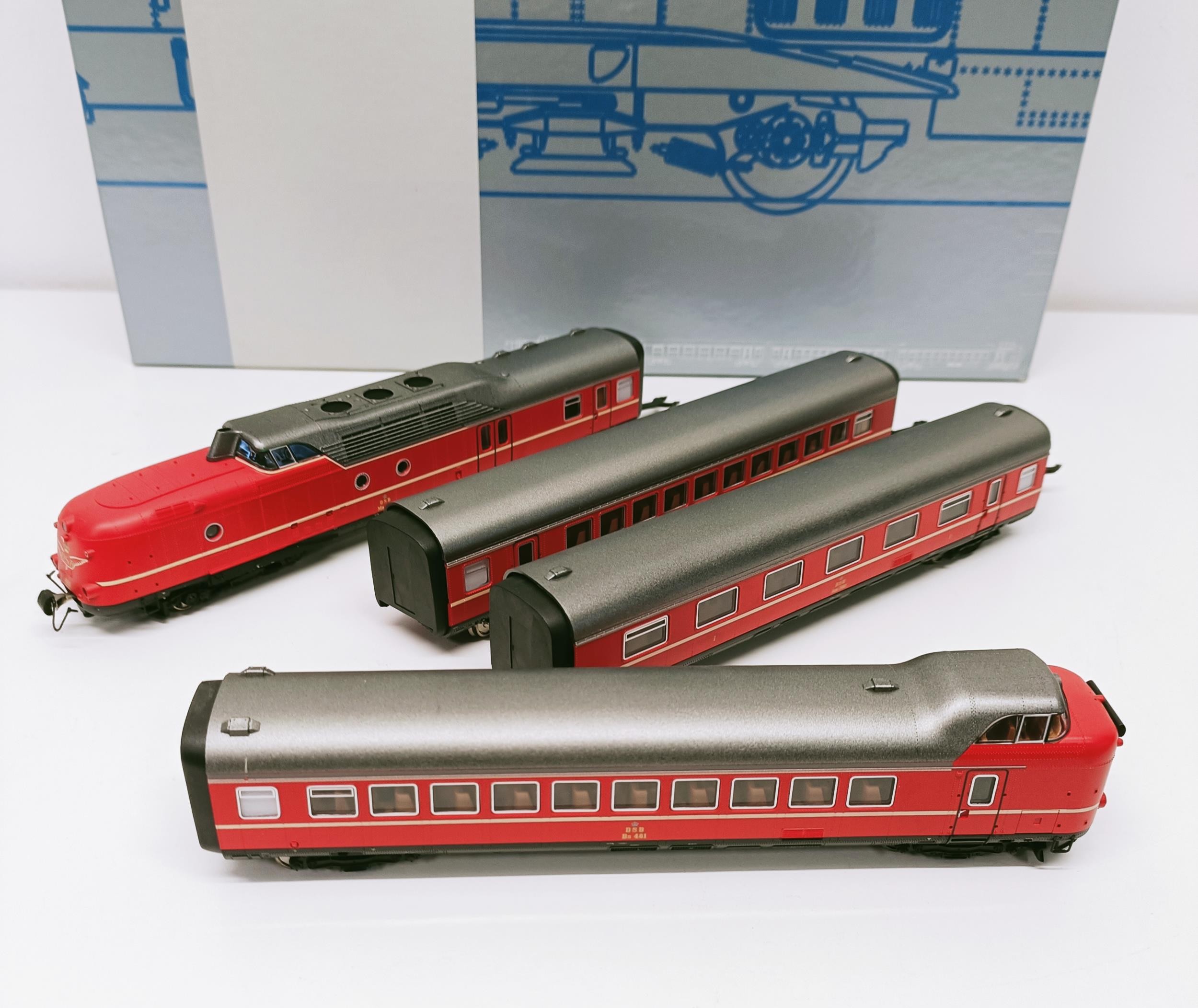 A Roco HO gauge four car set, No 63060, boxed Provenance: From a vast single owner collection of - Image 2 of 5