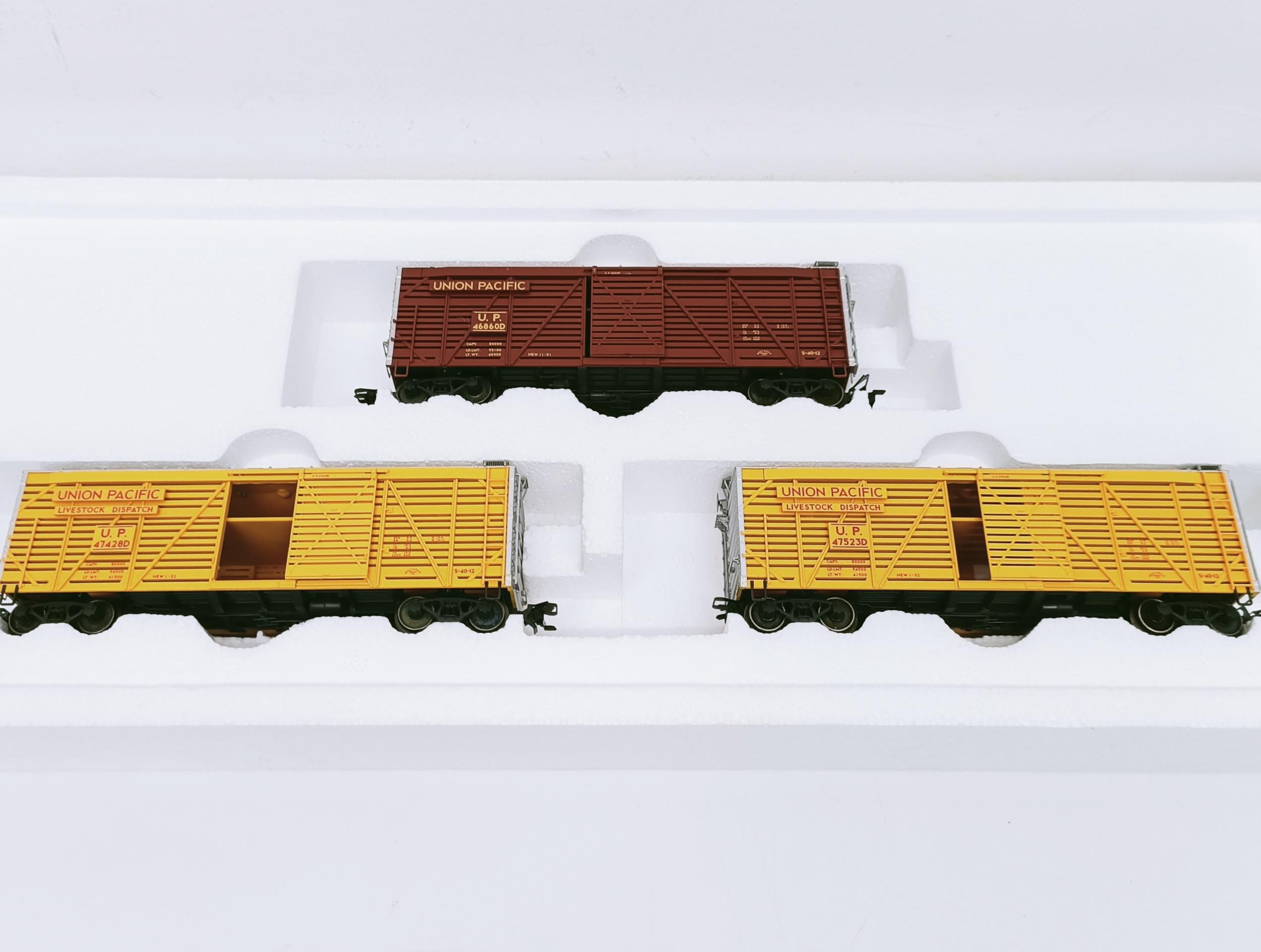 A Marklin HO gauge three carriage set, No 45690, boxed Provenance: From a vast single owner - Image 5 of 6