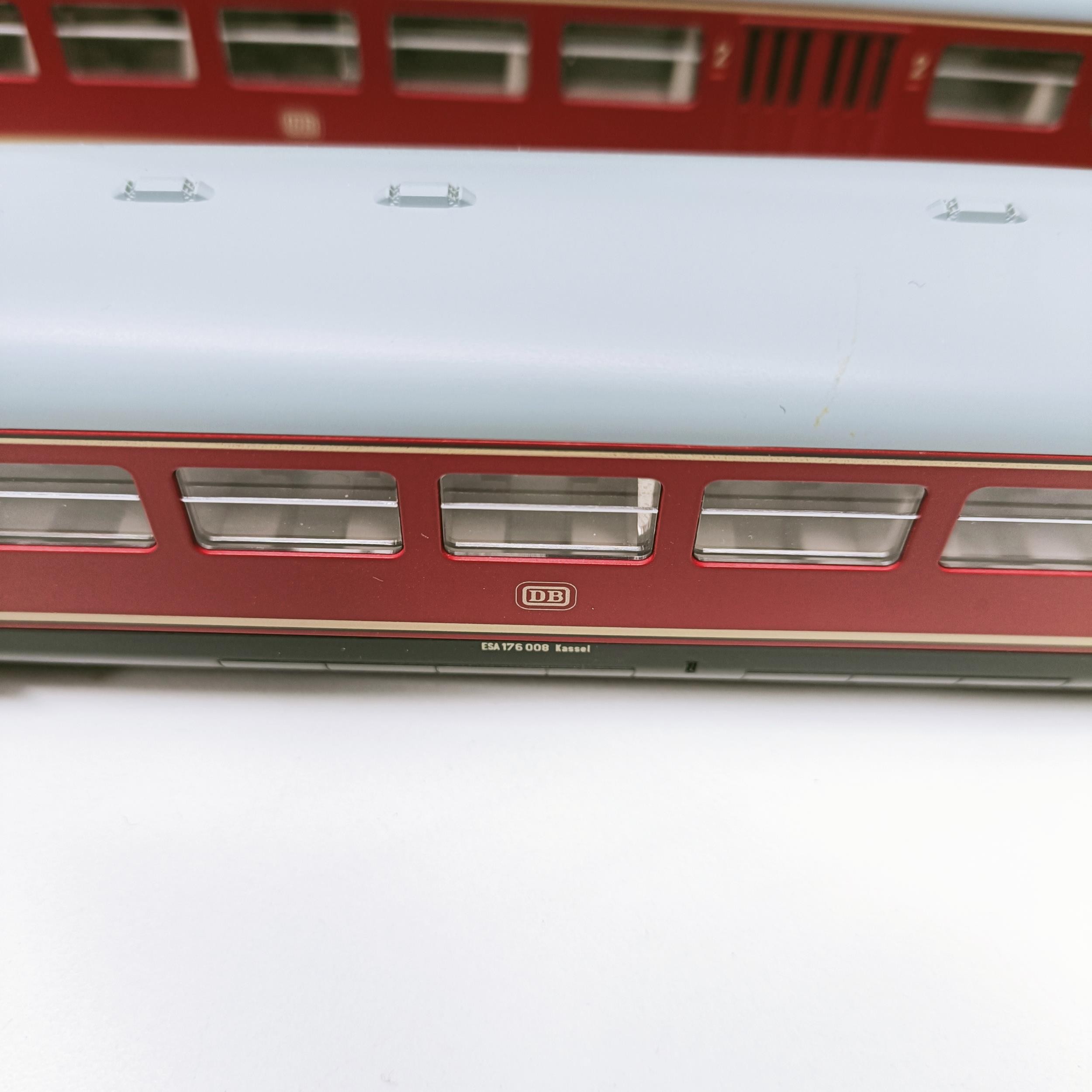 A Kato HO gauge two car train set, No 73326, boxed Provenance: From a vast single owner collection - Image 5 of 7
