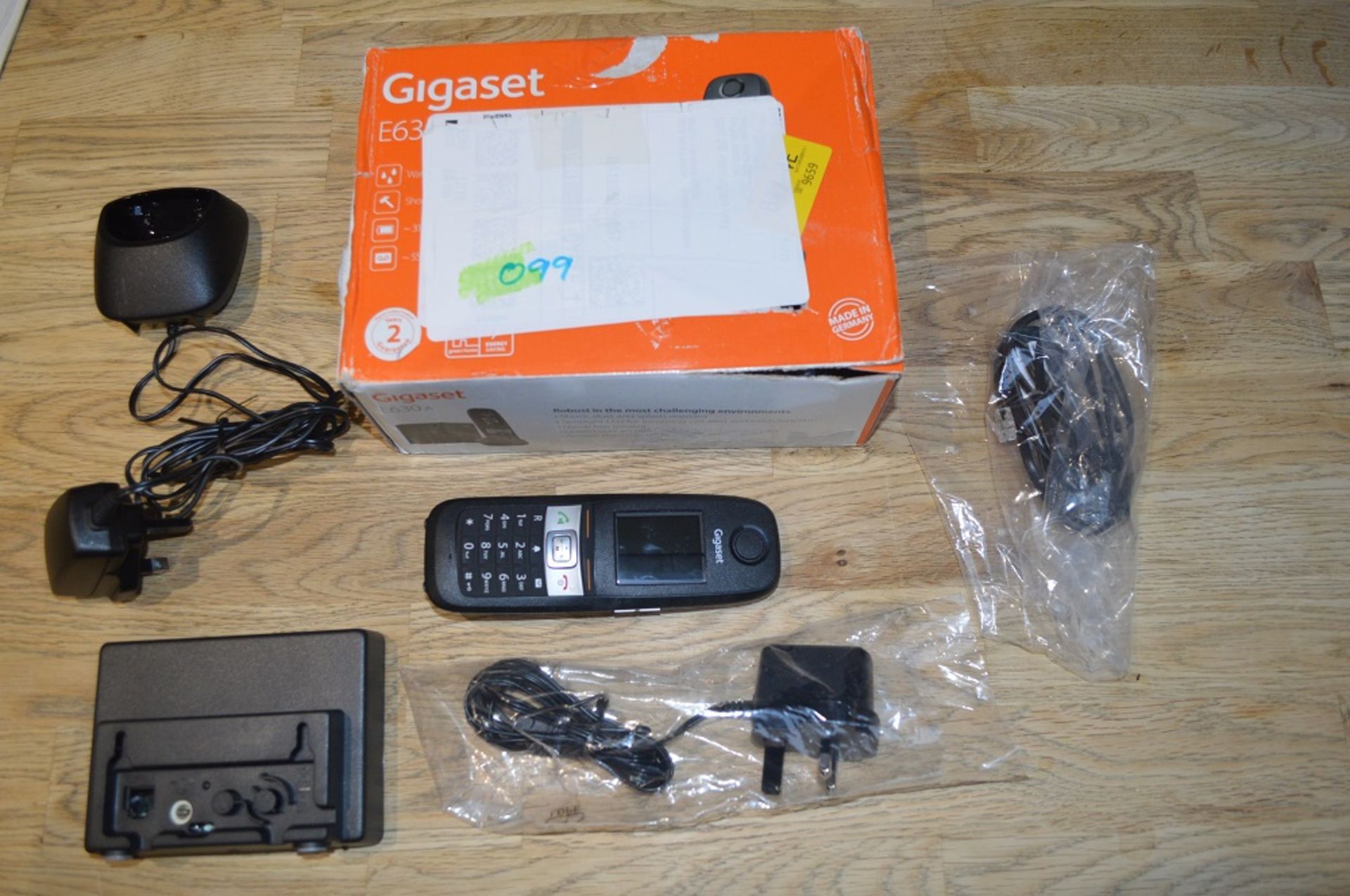 RRP £93 - Gigaset E630A - Robust Cordless Phone with Answer Machine - Black