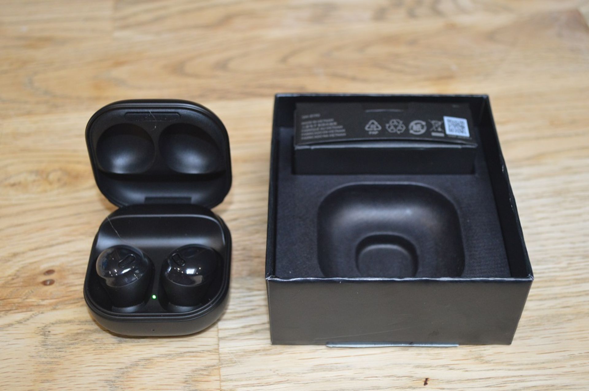 - RRP £154.99 - Samsung Galaxy Buds Pro Wireless Headphones Phantom Black - Image 2 of 2