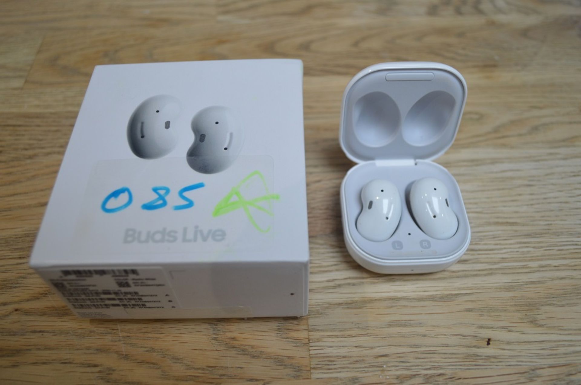 - RRP £118 - Samsung Galaxy Buds Live Wireless Earphones Mystic White (UK Version)