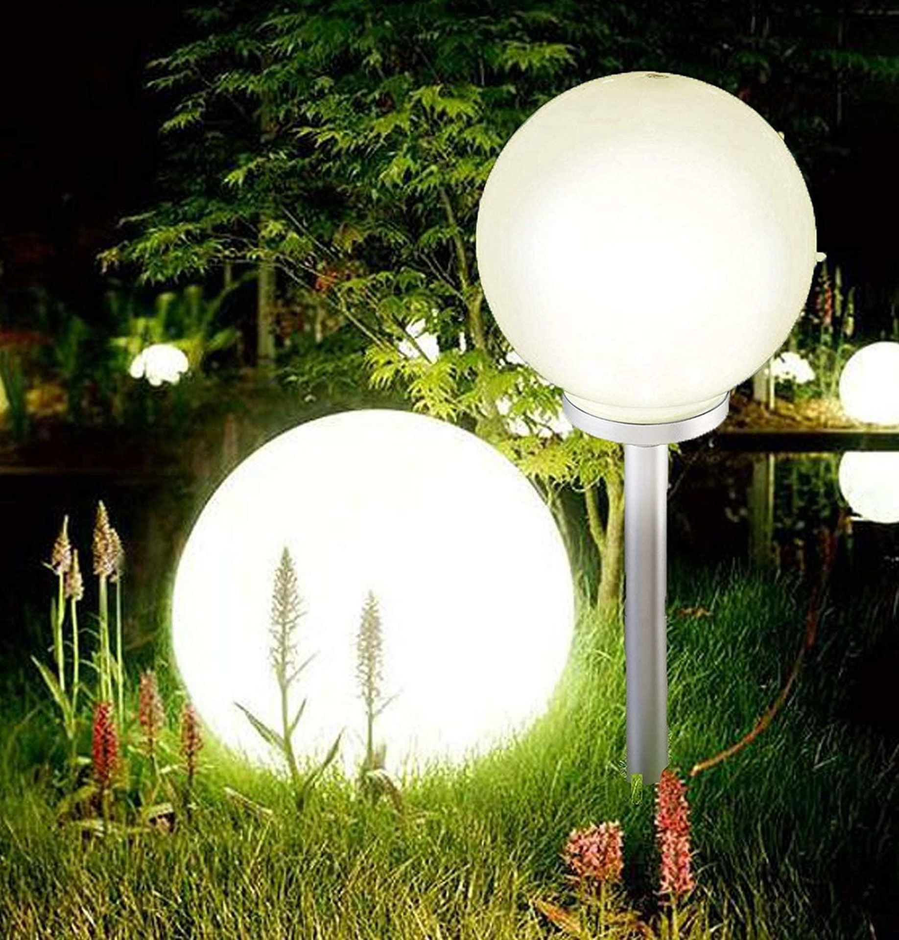 RRP-£5 Jumbo Giant LED Solar Garden Mood Ball Sphere Globe Stake Light White (20cm Diameter)