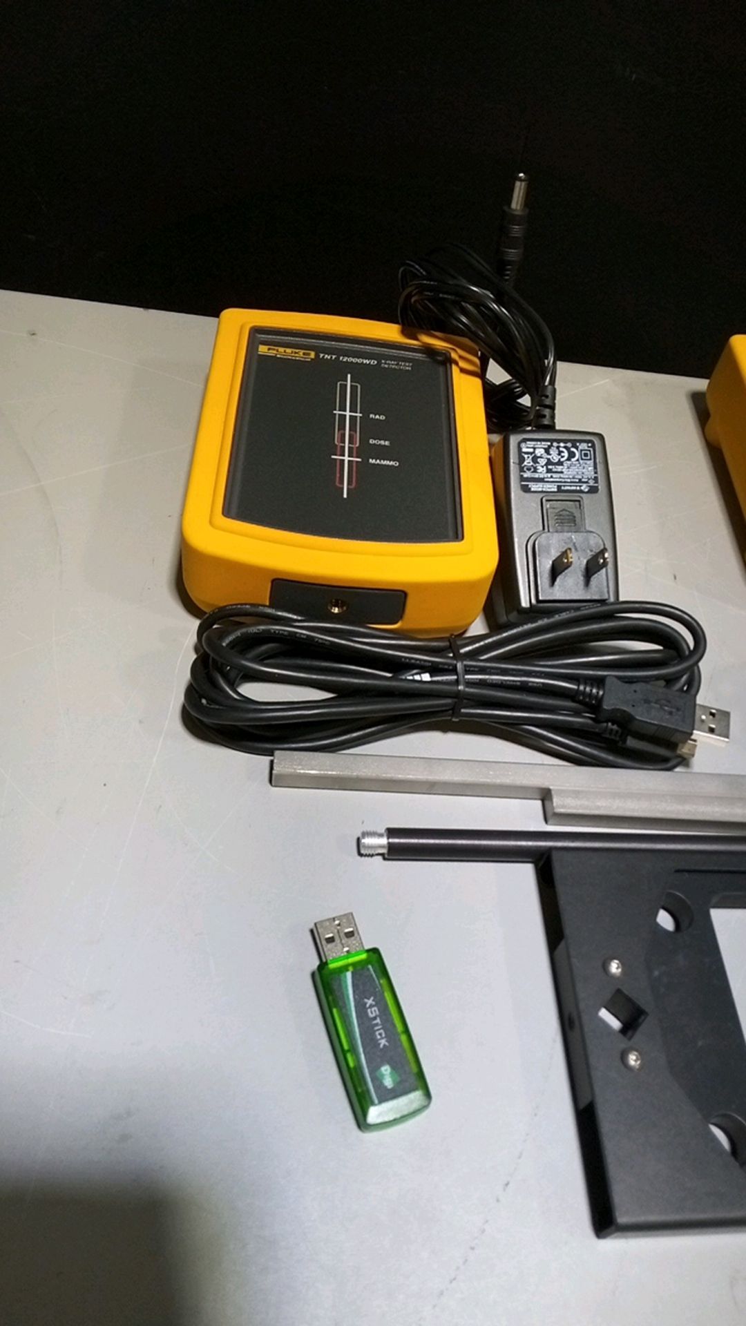 FLUKE TNT 12000 X-RAY TEST DEVICE TO INCLUDE: 12000WD DETECTOR, 12000D DISPLAY, 12000 DOSEMATE & ACC - Image 3 of 3