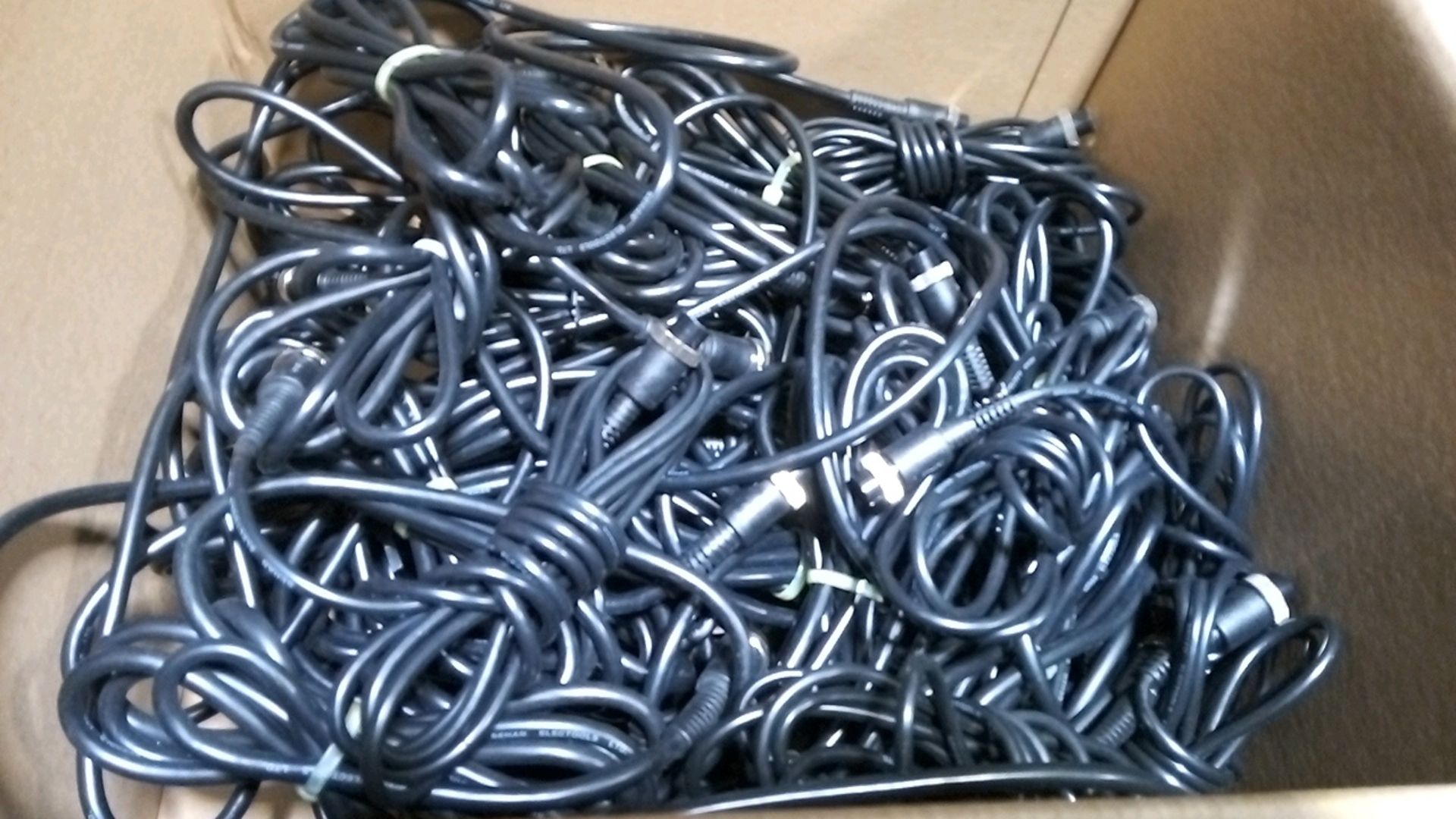 LOT OF SCREW DRIVER CONTROLLER CABLES