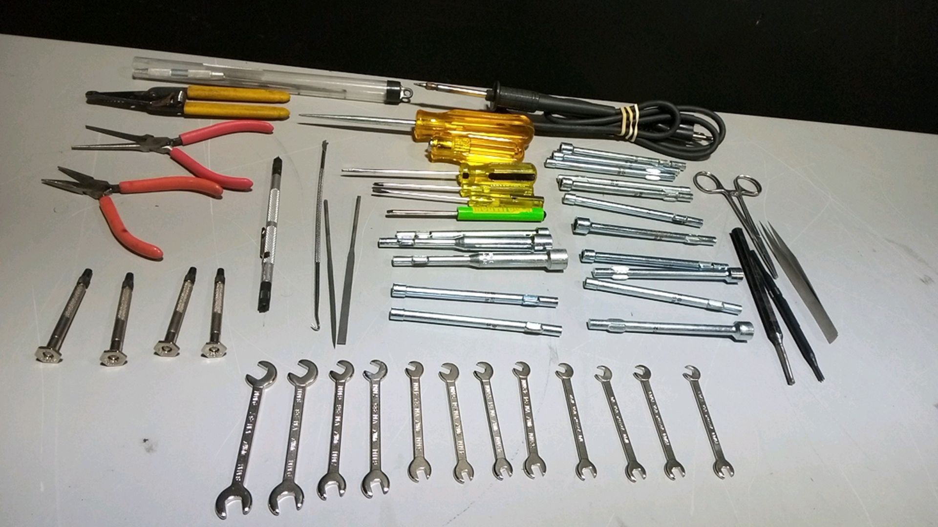 LOT OF ASSORTED TOOLS