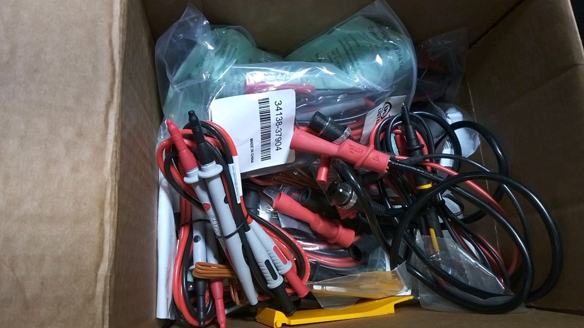 LOT OF MULTIMETER CABLES