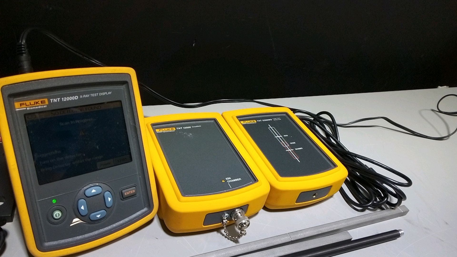 FLUKE TNT 12000 X-RAY TEST DEVICE TO INCLUDE: 12000WD DETECTOR, 12000D DISPLAY, 12000 DOSEMATE & ACC - Image 2 of 3