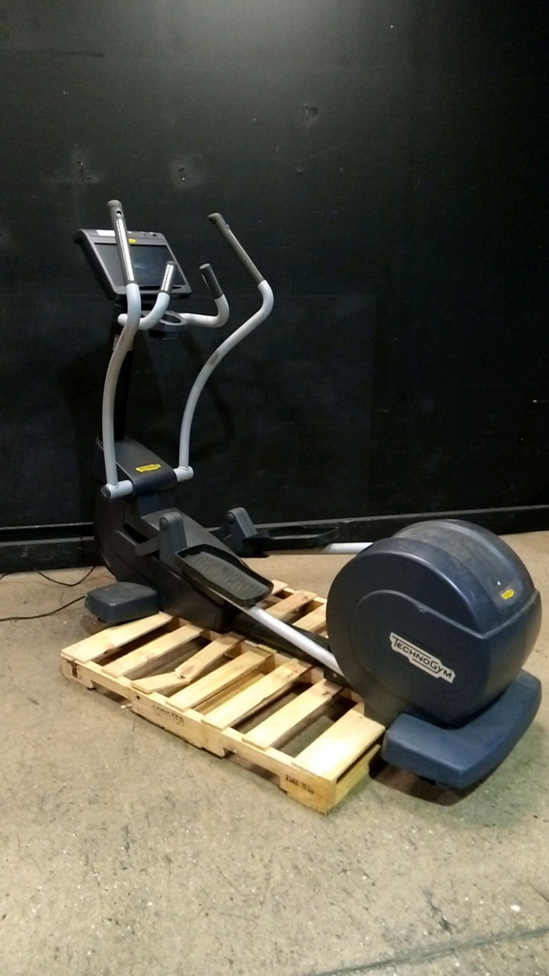 TECHNOGYM SYNCHRO 1000 ELLIPTICAL