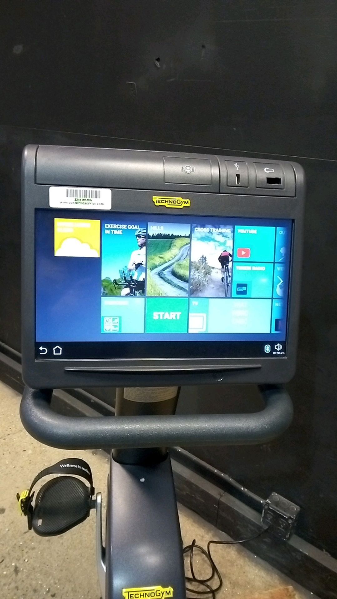 TECHNOGYM RECLINE 1000 EXERCISE BIKE - Image 2 of 2