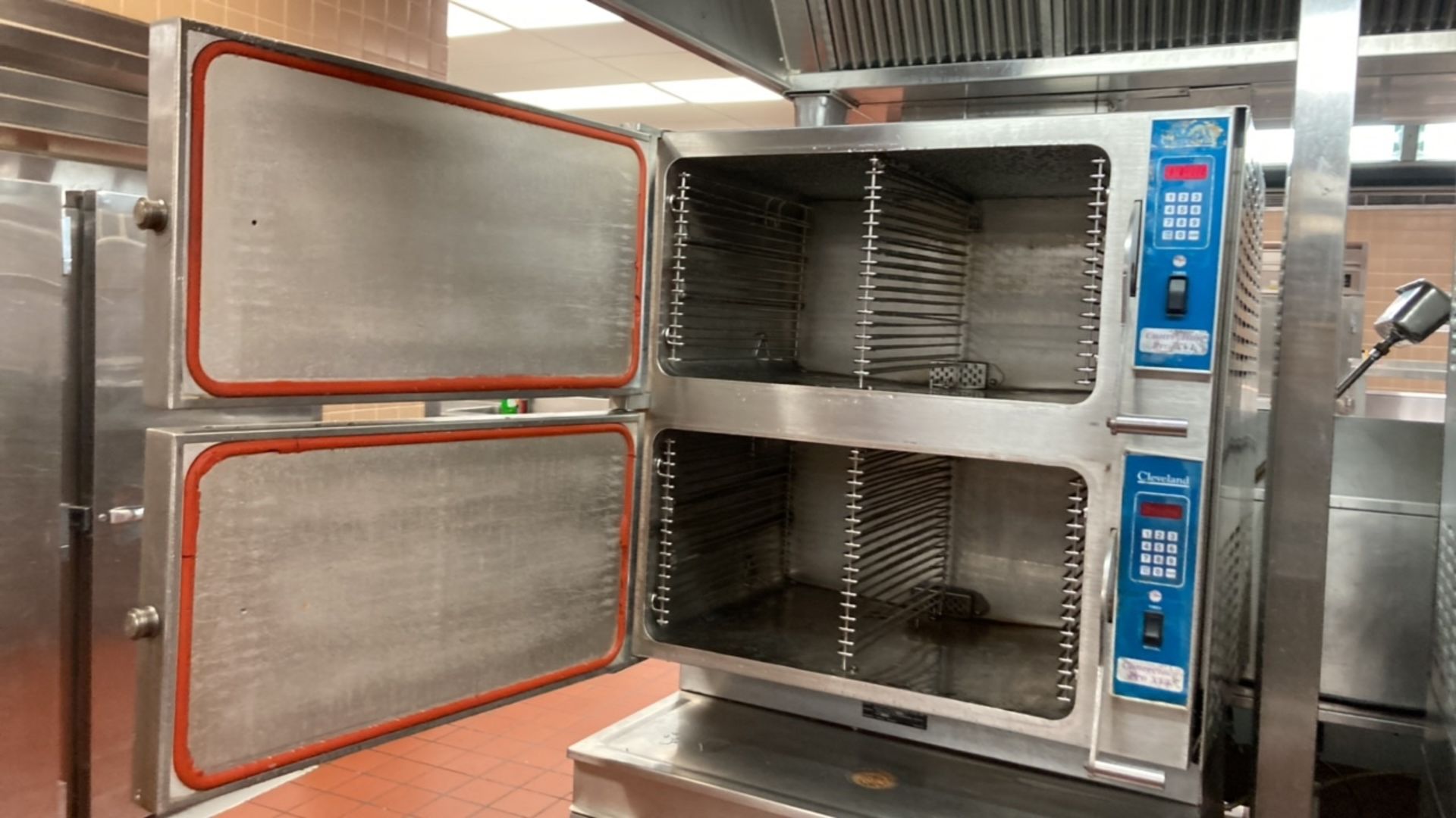 CLEVELAND CONVECTION PRO XVI 2 COMPARTMENT CONVECTION OVEN (THIS LOT REQUIRES PROFESSIONAL DE-INSTAL - Image 2 of 9