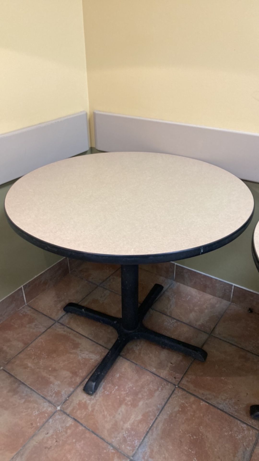 LOT OF 2 CIRCULAR TABLES - Image 2 of 3