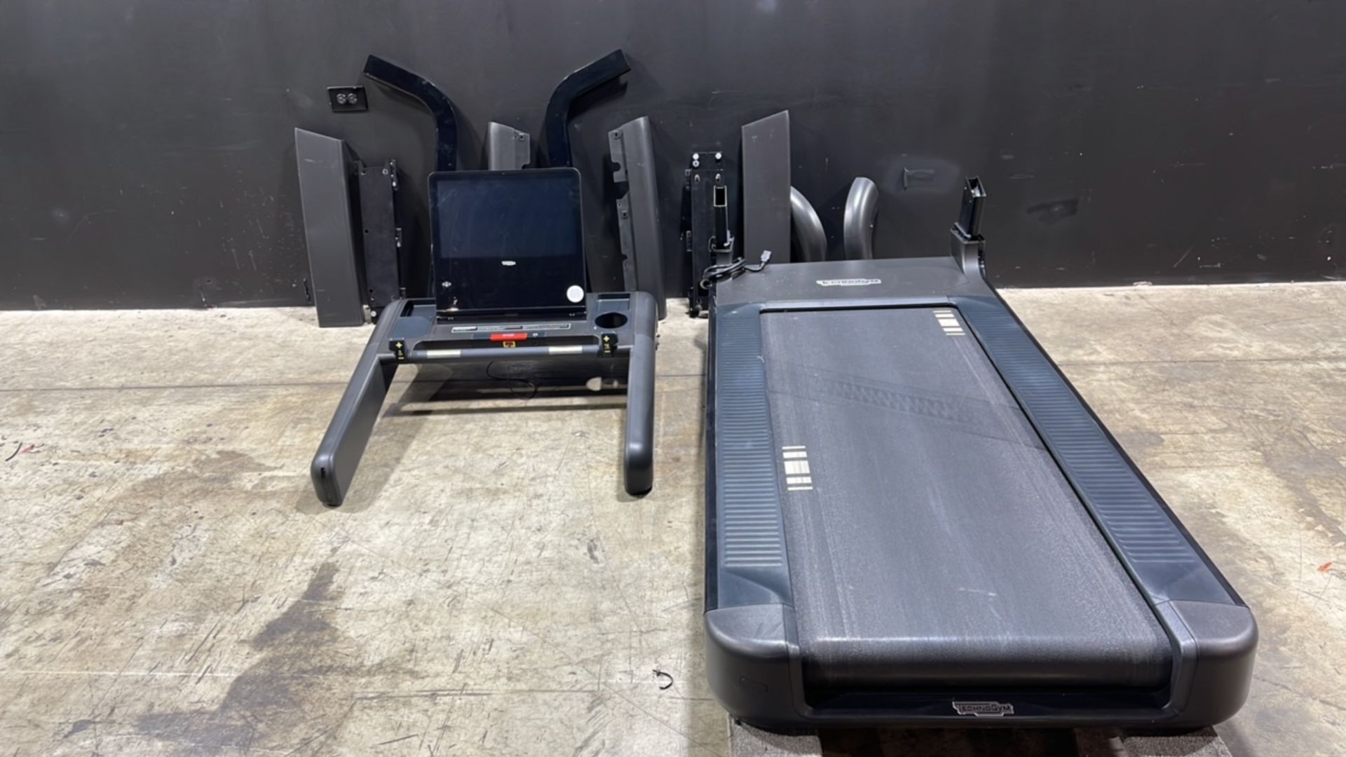 TECHNOGYM DBK0AU TREADMILL WITH TOUCH SCREEN MONITOR