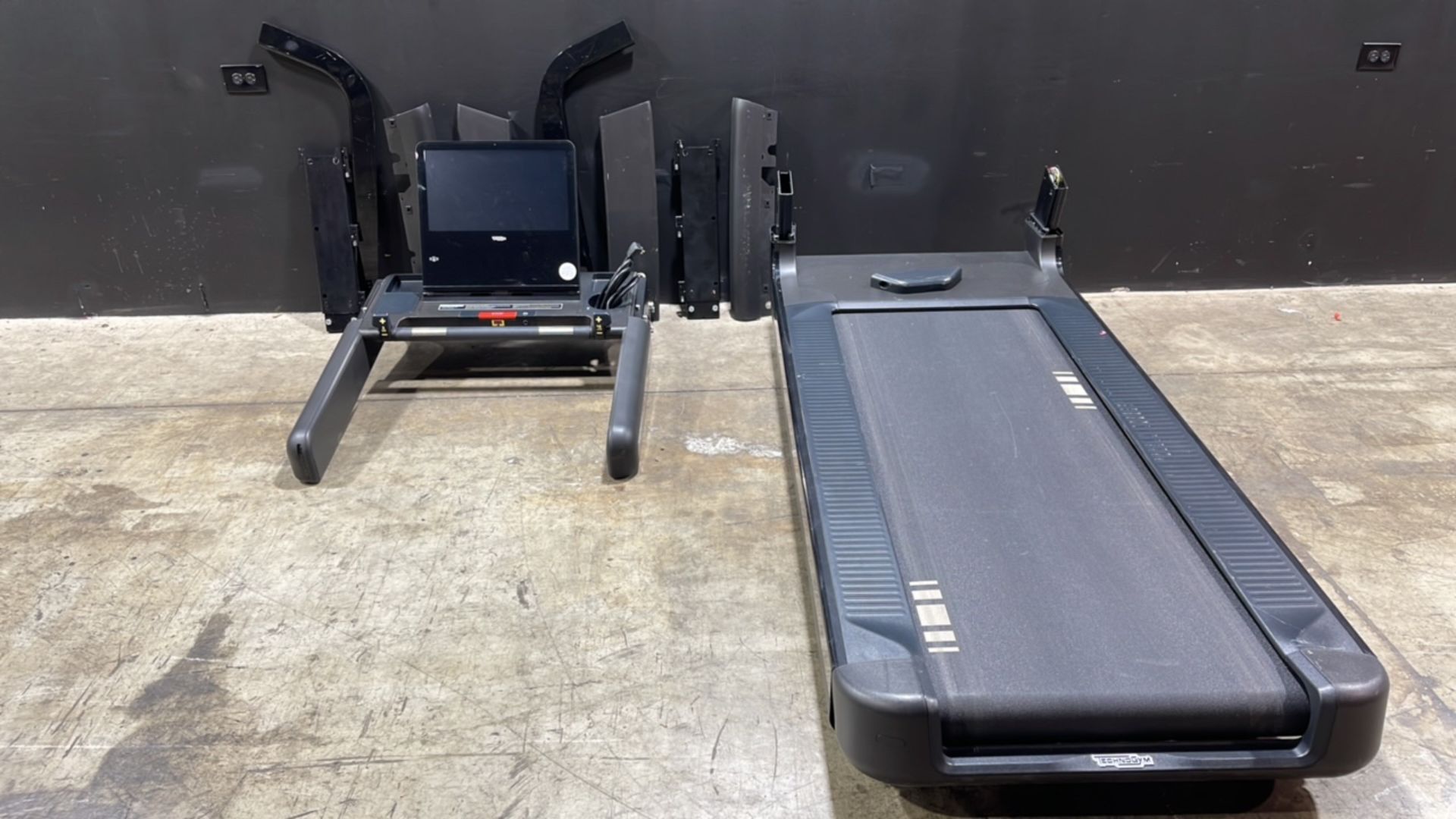 TECHNOGYM DBK0AU TREADMILL WITH TOUCH SCREEN MONITOR