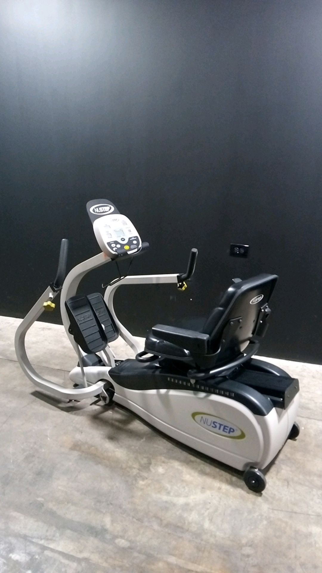 NUSTEP TRS 4000 RECUMBENT STEPPER