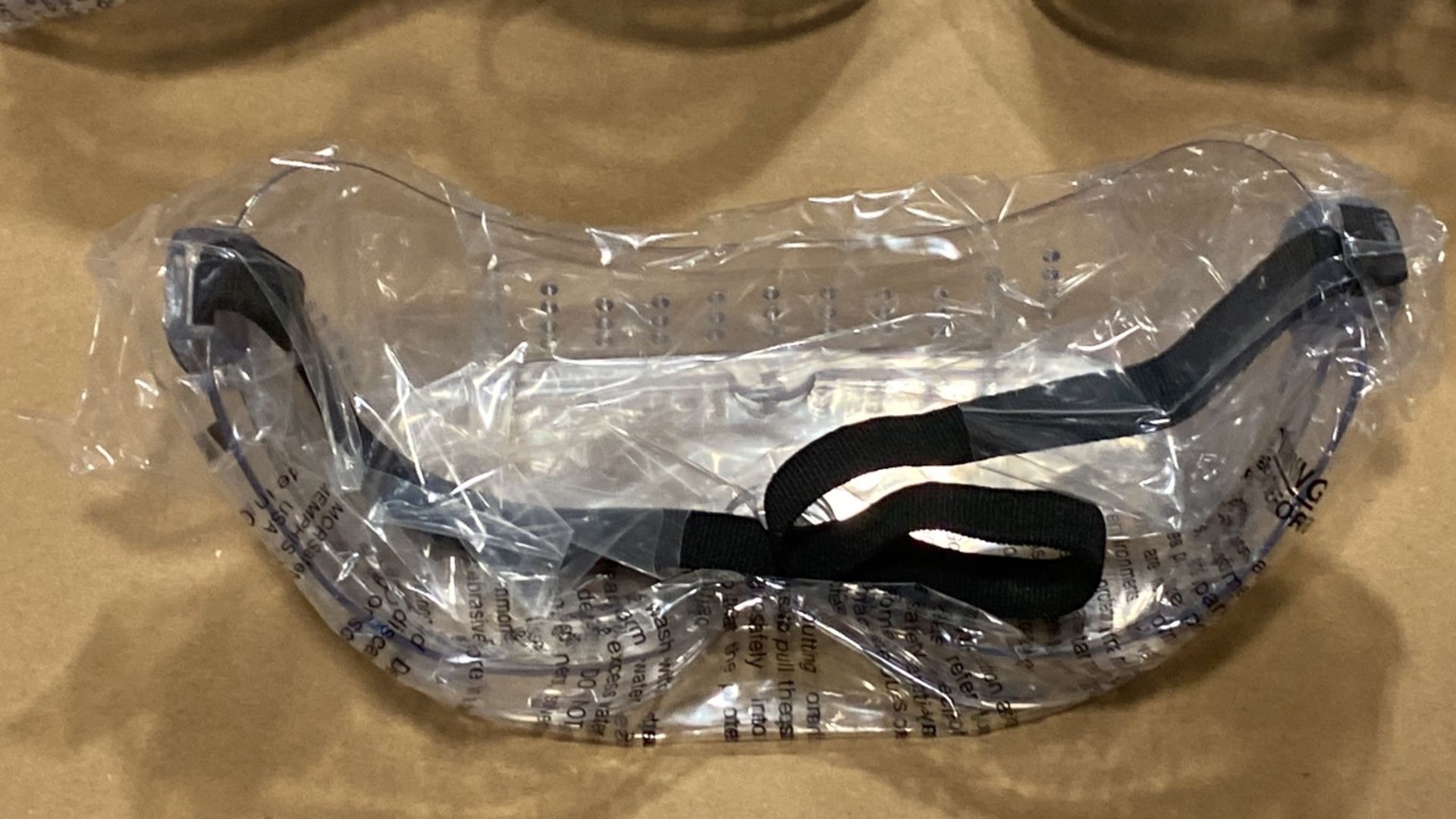 CREWS SAFETY GOGGLES QTY:24 CASES/ 144 UNITS PER CASE - Image 3 of 8