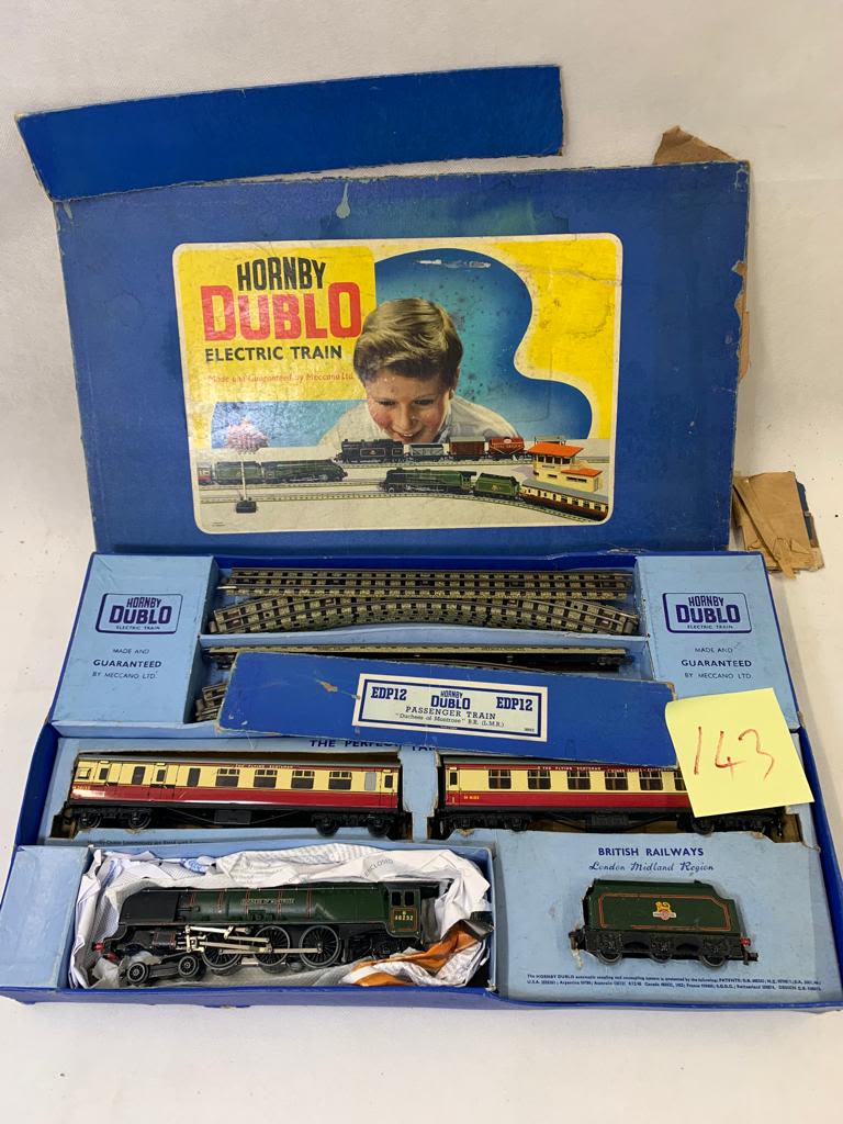 HORNBY 00 guage 3 rail Duchess of Montrose set with after market banners for Flying Scotsman on