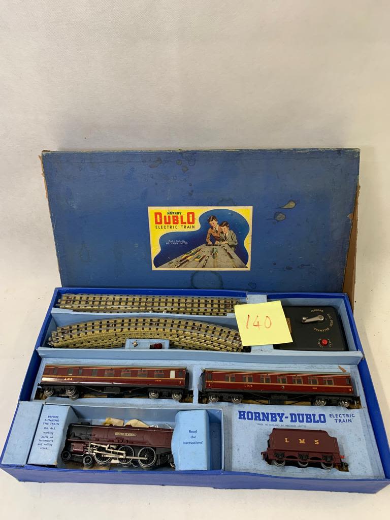 HORNBY 00 gauge 3 rail electric passenger train set with 4-6-2 Duchess of Atholl no 5231 LMS and