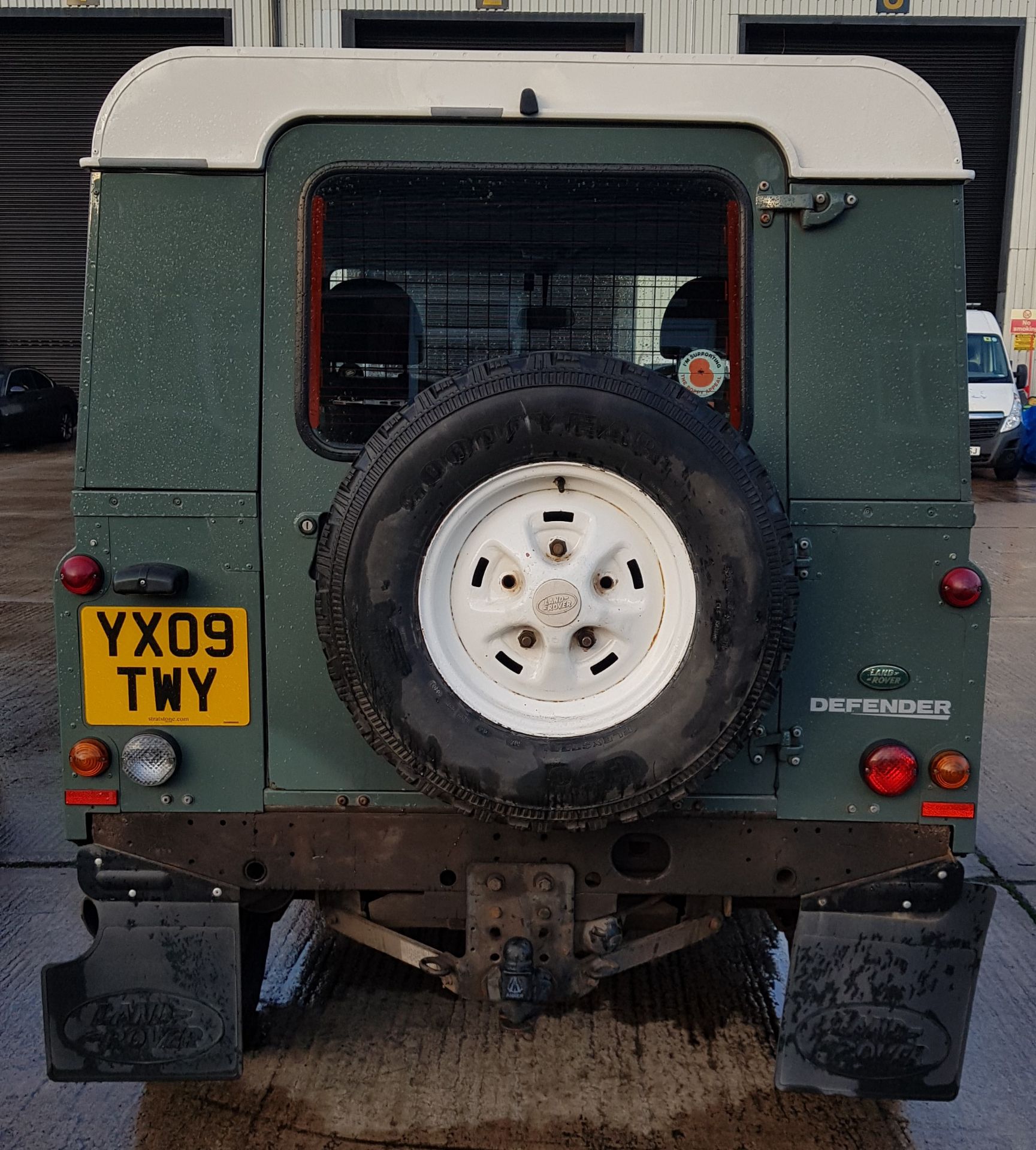 GREEN LANDROVER DEFENDER 90 HARD TOP. ( DIESEL ) Reg : YX09 TWY, Mileage : 137525 Details: NOW - Image 5 of 11