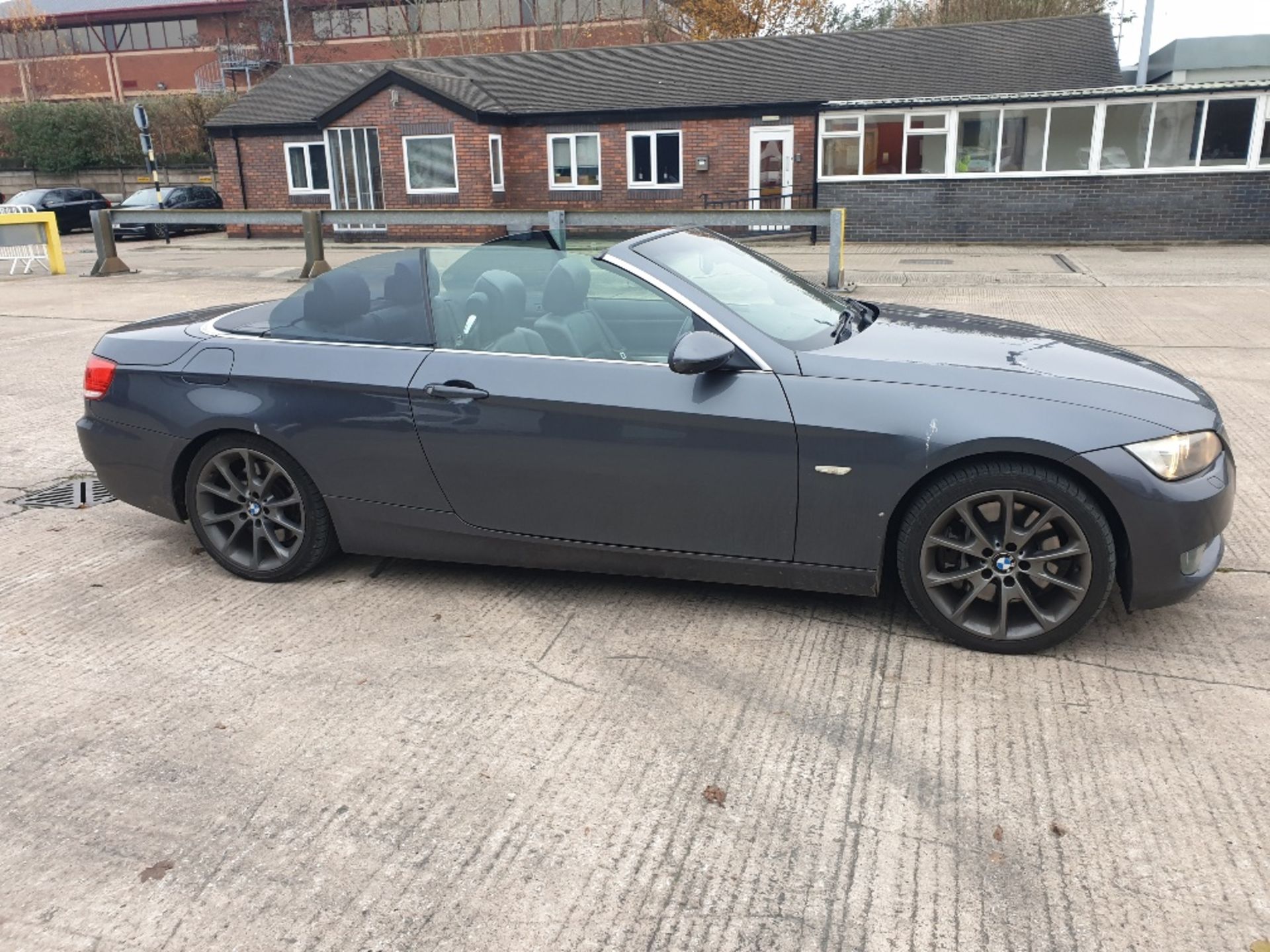 GREY - PETROL BMW 335I SE AUTO CONVERTIBLE. Reg : YF07 AET, Mileage : 84502 Details: 2 X KEYS WITH - Image 9 of 9